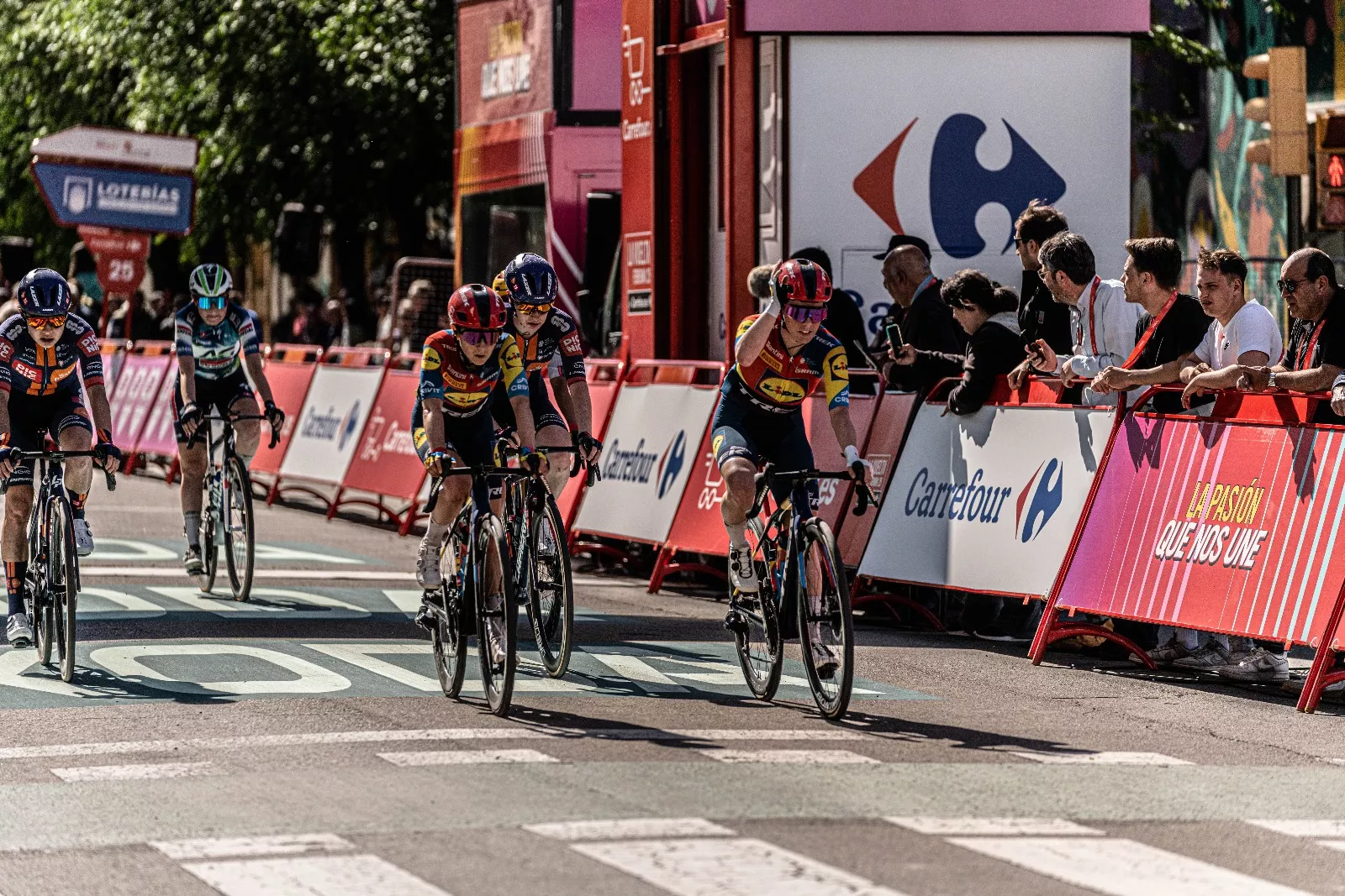 La Vuelta Femenina, en Huesca. Foto: José Antonio Terrón