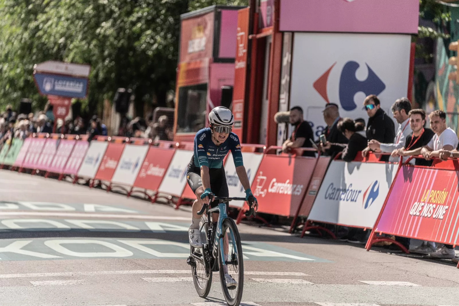 La Vuelta Femenina, en Huesca. Foto: José Antonio Terrón