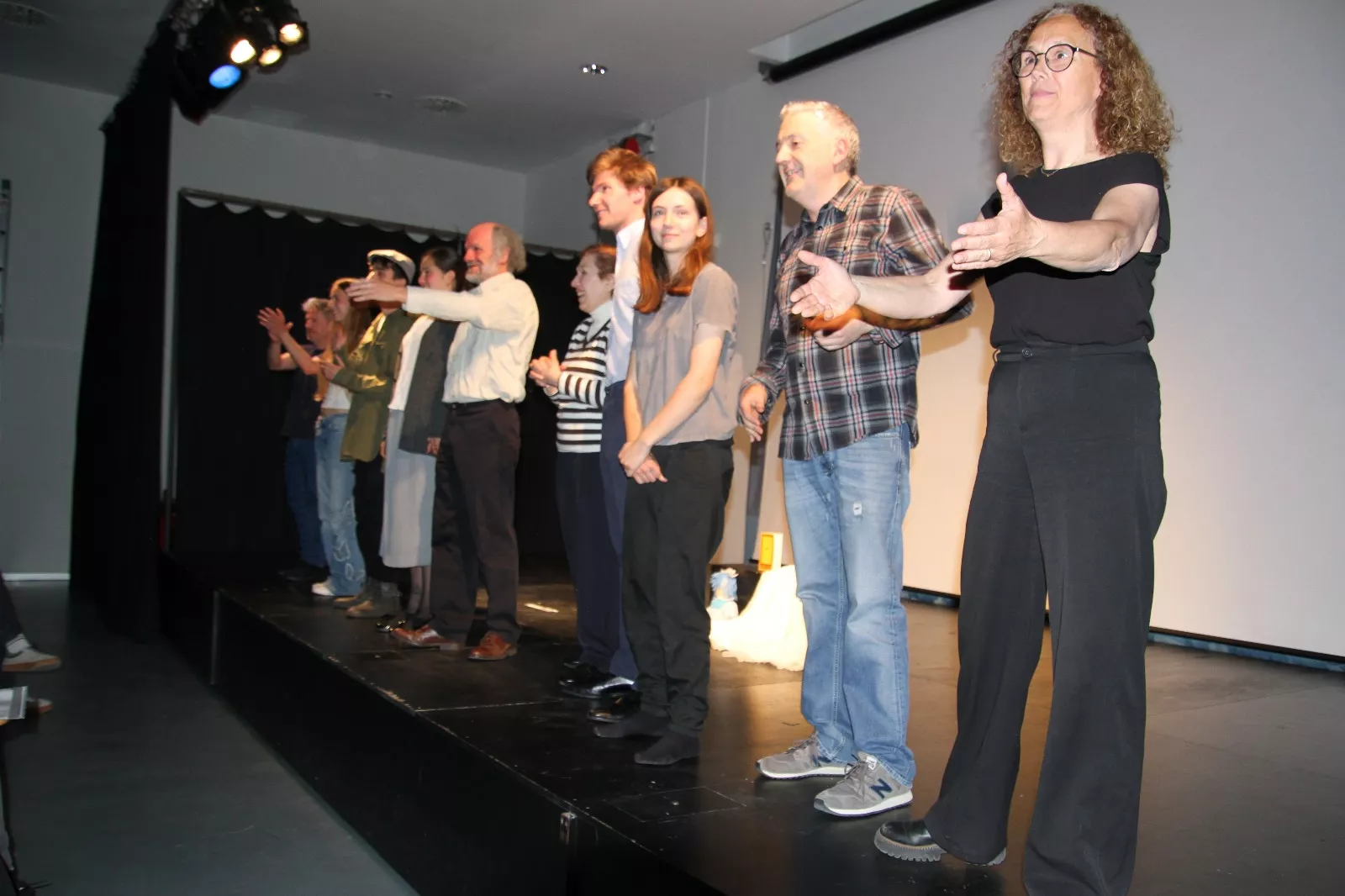 Actuación del grupo universitario En Obras de “Retales y remiendos”. Foto Carlos Neofato