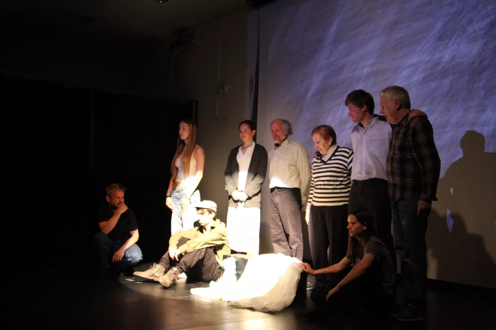 Actuación del grupo universitario En Obras de “Retales y remiendos”. Foto Carlos Neofato