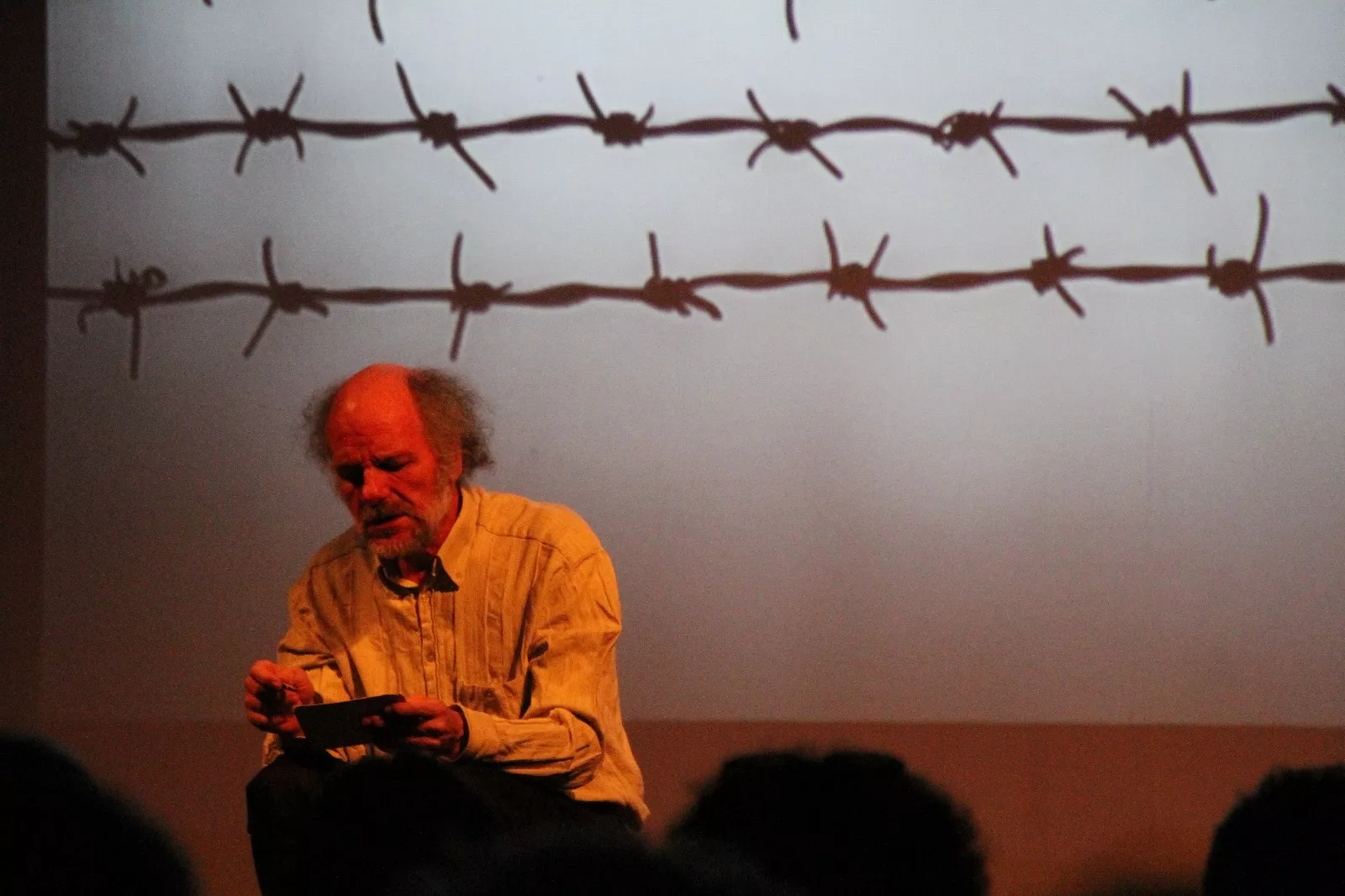 Actuación del grupo universitario En Obras de “Retales y remiendos”. Foto Carlos Neofato