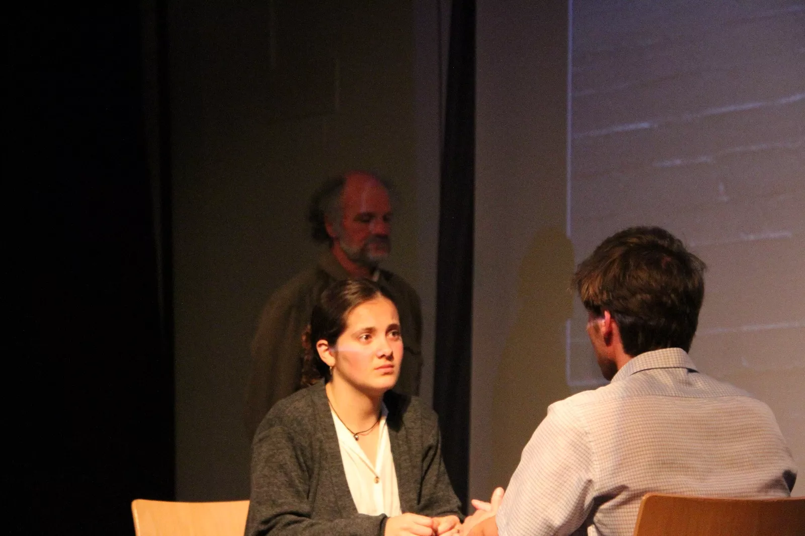 Actuación del grupo universitario En Obras de “Retales y remiendos”. Foto Carlos Neofato