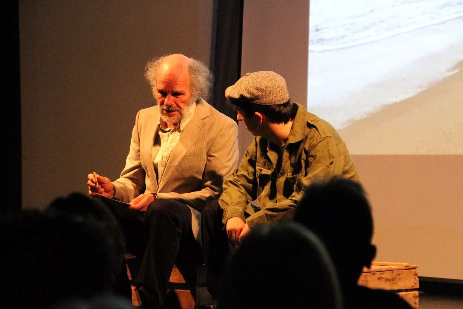 Actuación del grupo universitario En Obras de “Retales y remiendos”. Foto Carlos Neofato