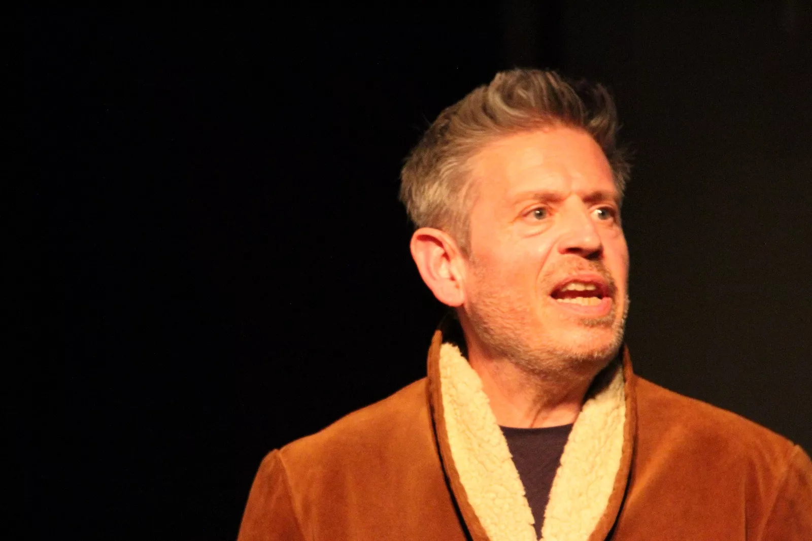 Actuación del grupo universitario En Obras de “Retales y remiendos”. Foto Carlos Neofato