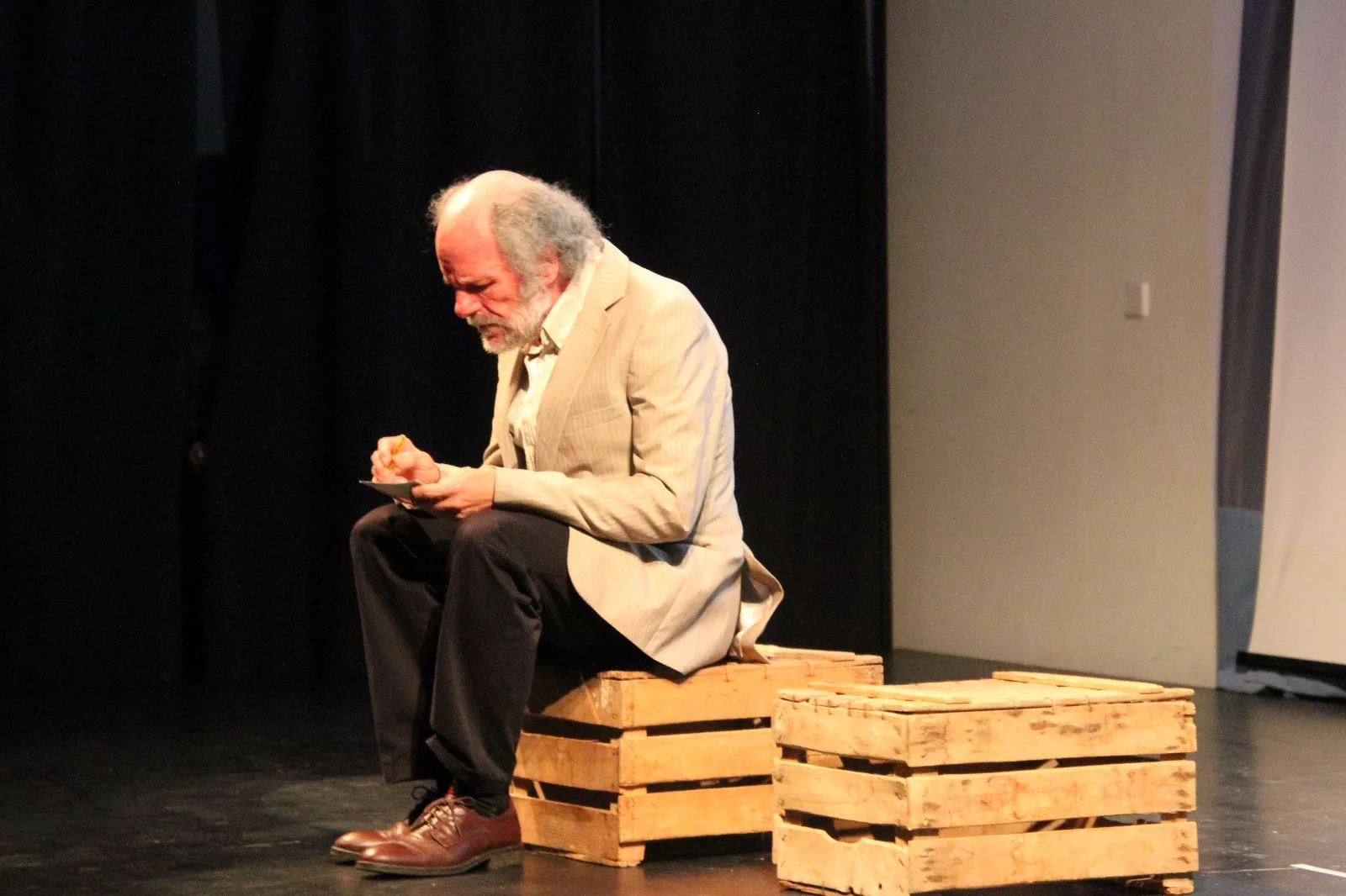 Actuación del grupo universitario En Obras de “Retales y remiendos”. Foto Carlos Neofato