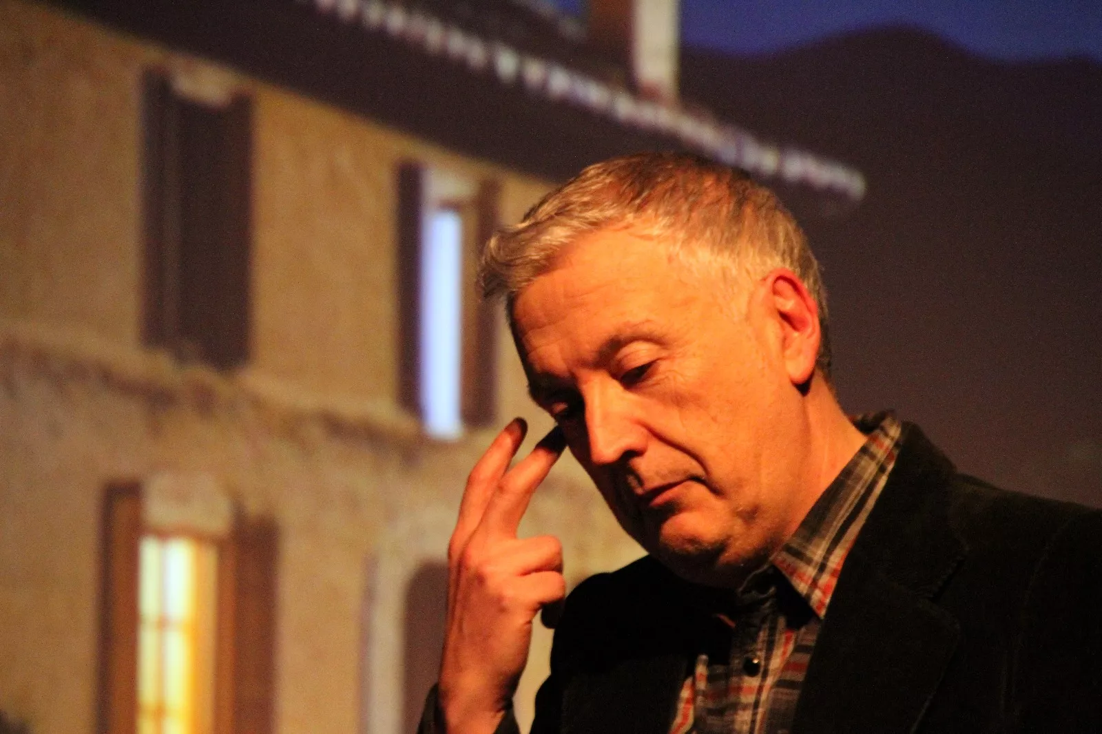 Actuación del grupo universitario En Obras de “Retales y remiendos”. Foto Carlos Neofato