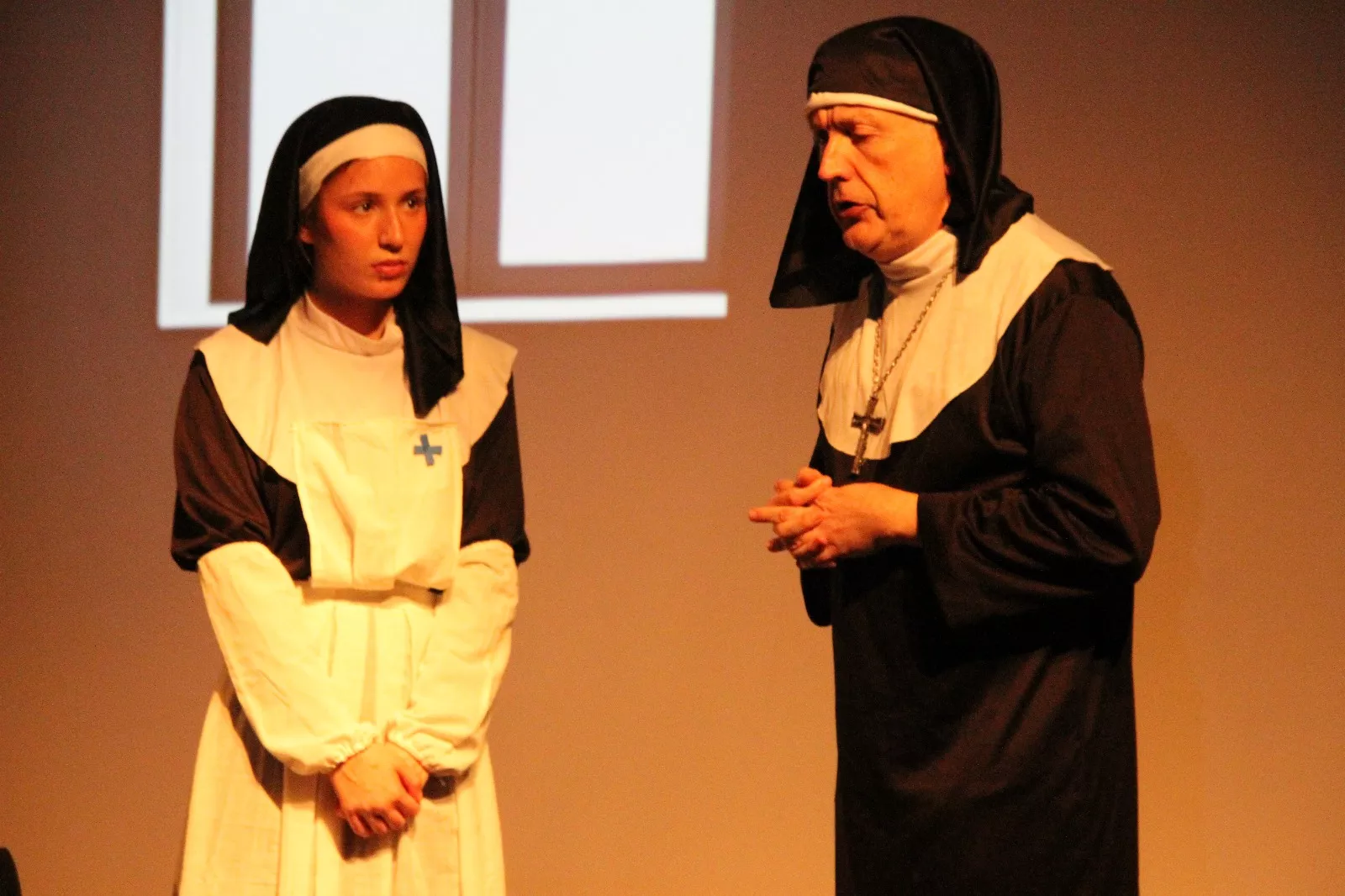 Actuación del grupo universitario En Obras de “Retales y remiendos”. Foto Carlos Neofato