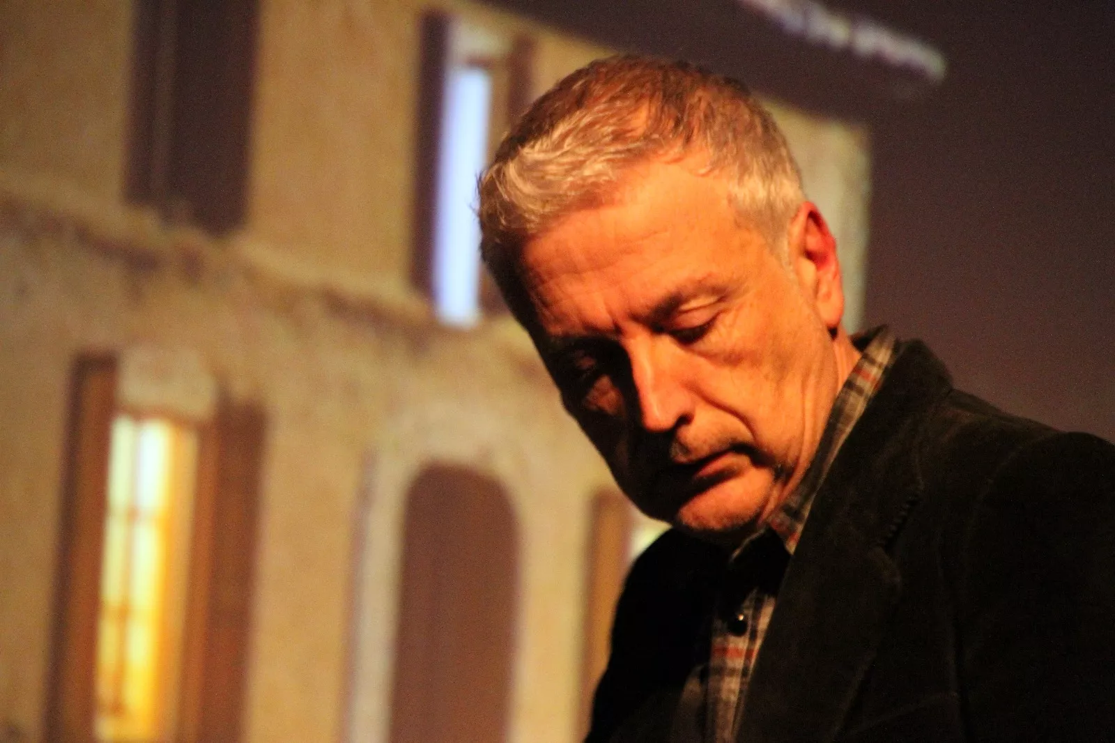 Actuación del grupo universitario En Obras de “Retales y remiendos”. Foto Carlos Neofato