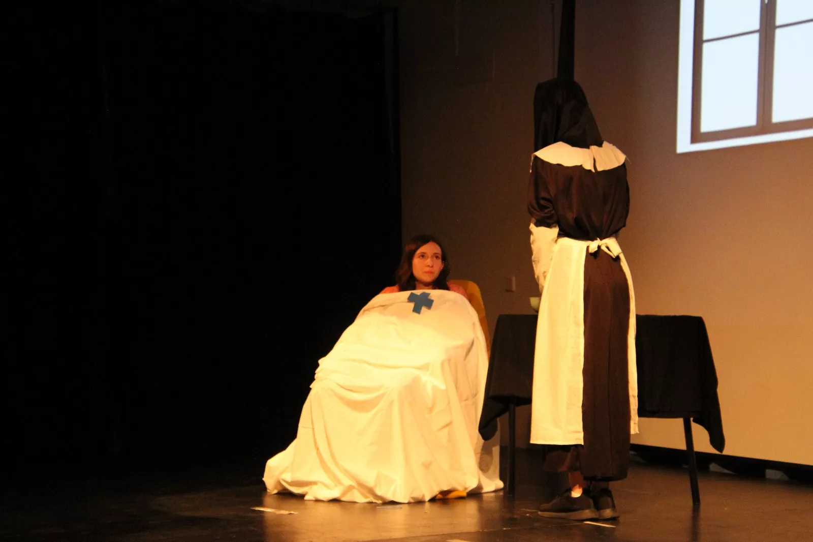 Actuación del grupo universitario En Obras de “Retales y remiendos”. Foto Carlos Neofato