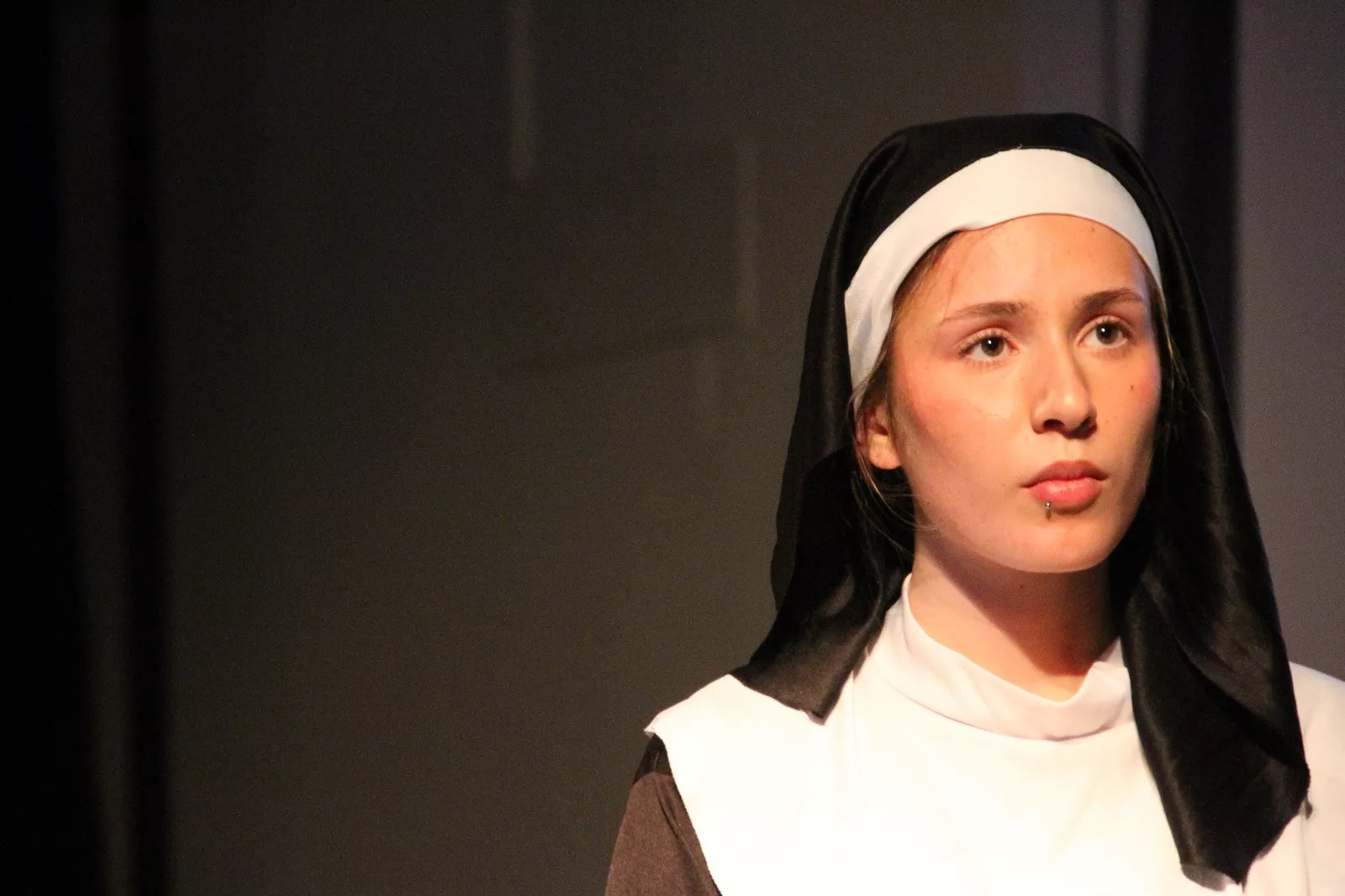 Actuación del grupo universitario En Obras de “Retales y remiendos”. Foto Carlos Neofato