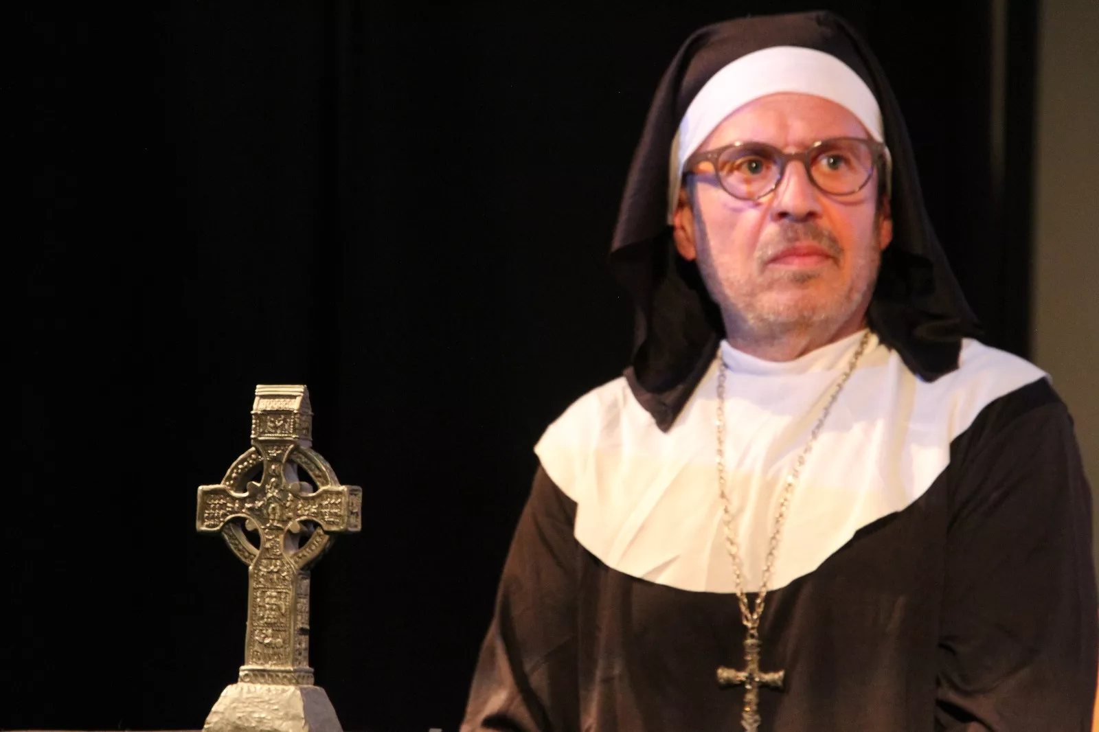 Actuación del grupo universitario En Obras de “Retales y remiendos”. Foto Carlos Neofato