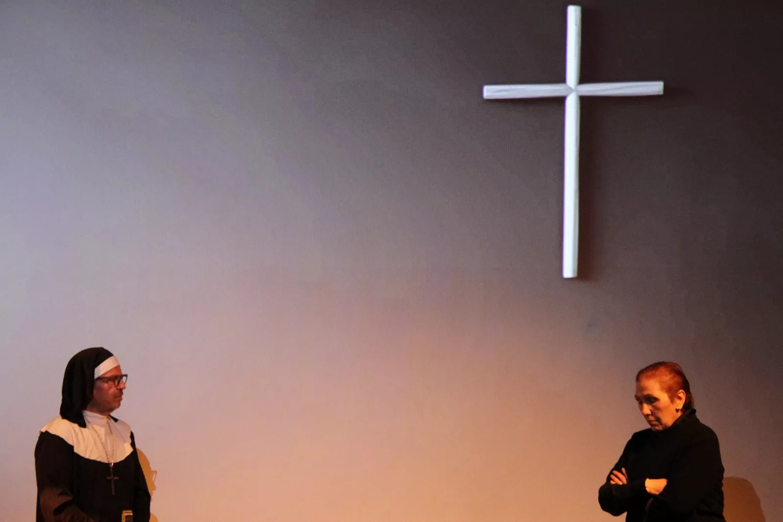 Actuación del grupo universitario En Obras de “Retales y remiendos”. Foto Carlos Neofato