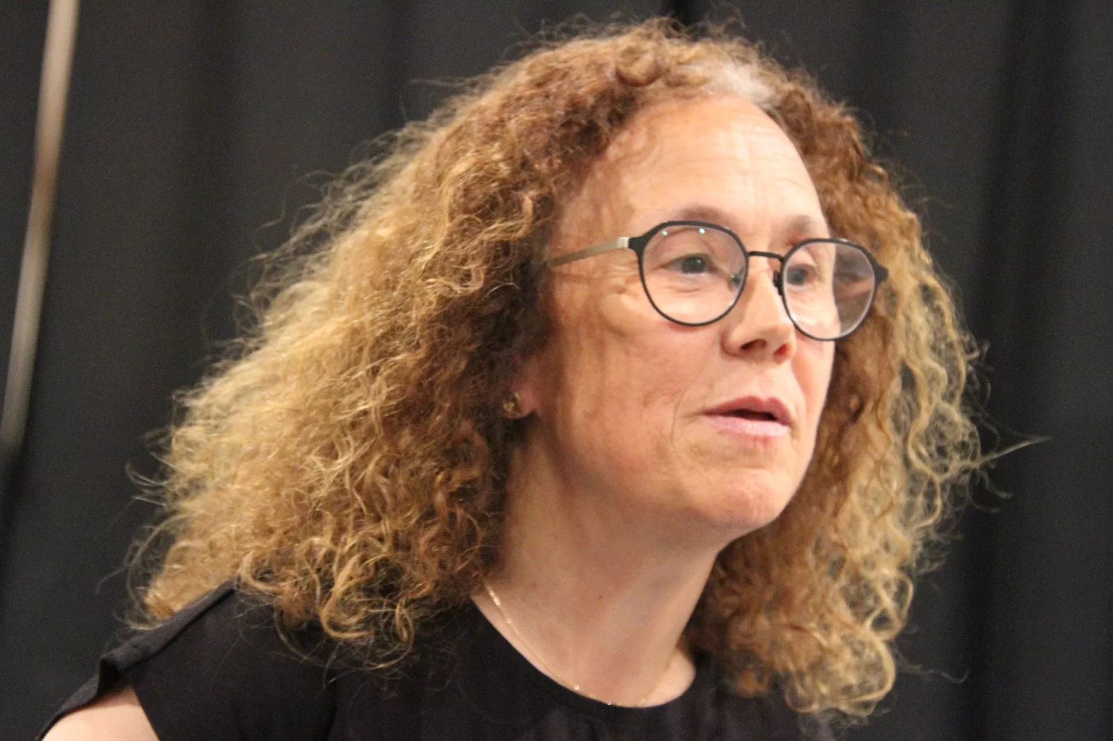 Inma Cáceres. Actuación del grupo universitario En Obras de “Retales y remiendos”. Foto Carlos Neofato