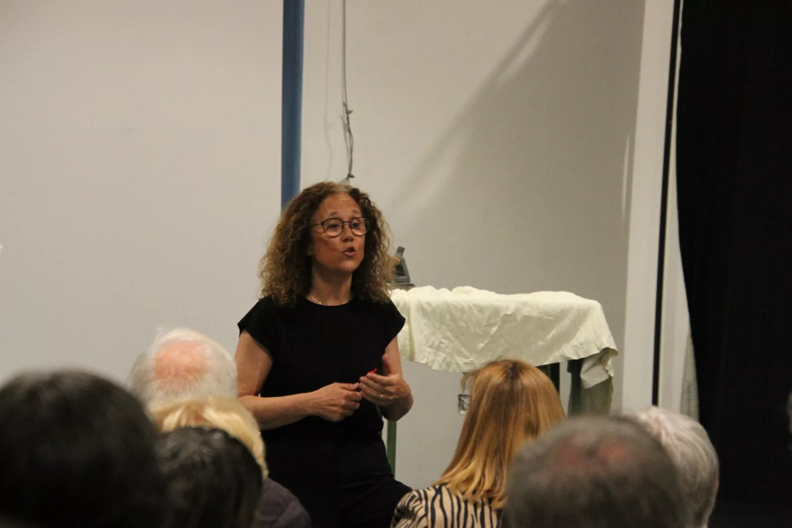 Actuación del grupo universitario En Obras de “Retales y remiendos”. Foto Carlos Neofato