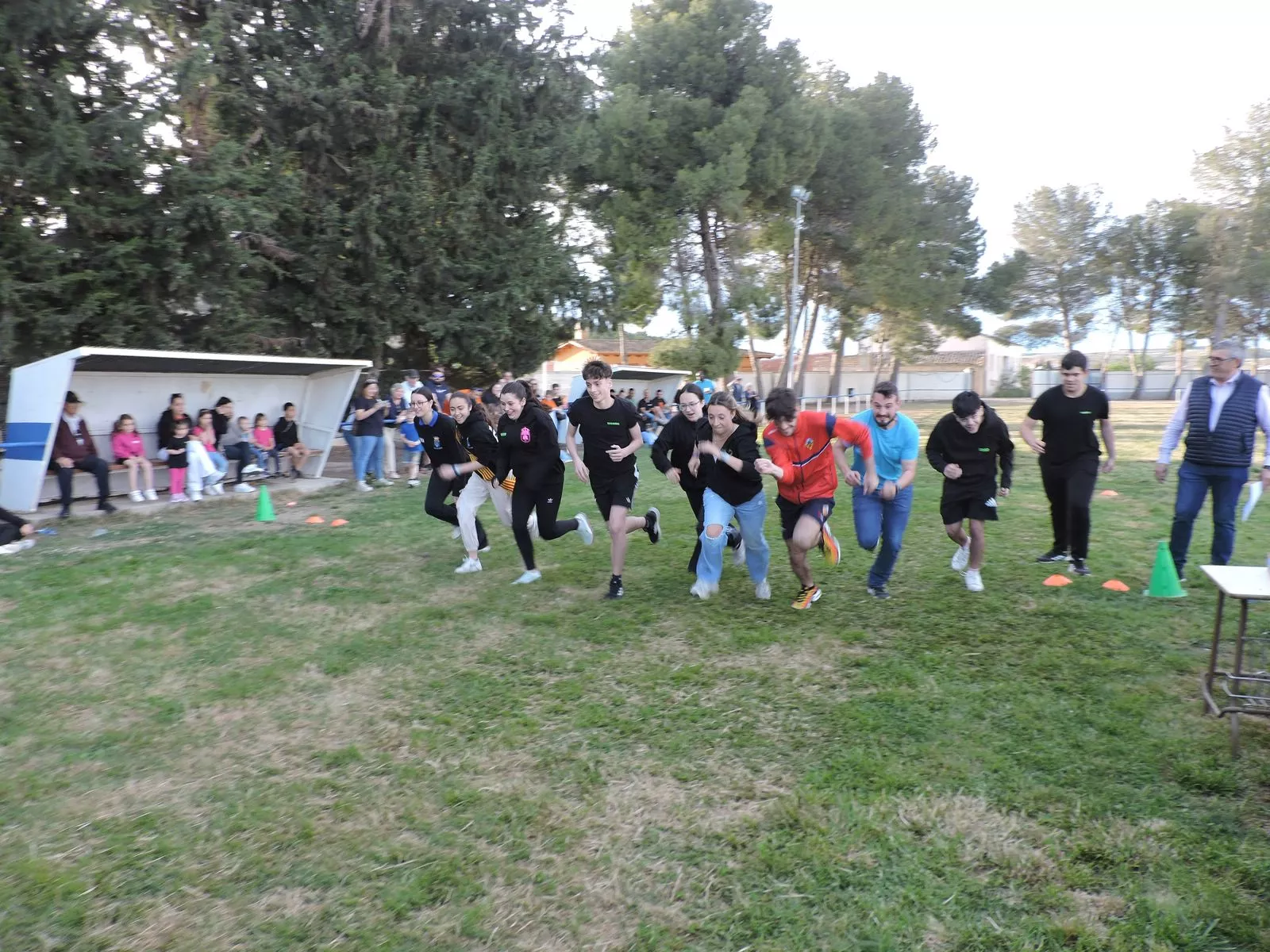 Salida de los miembros de la Comisión de Fiestas