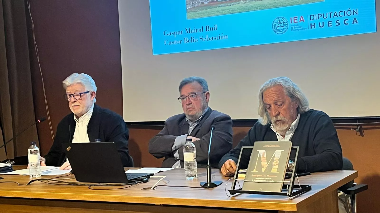 José Ramón López Pardo, Gaspar Mairal y Castor Belío en la presentación de 'Agua para los Monegros'. Foto Mercedes Manterola