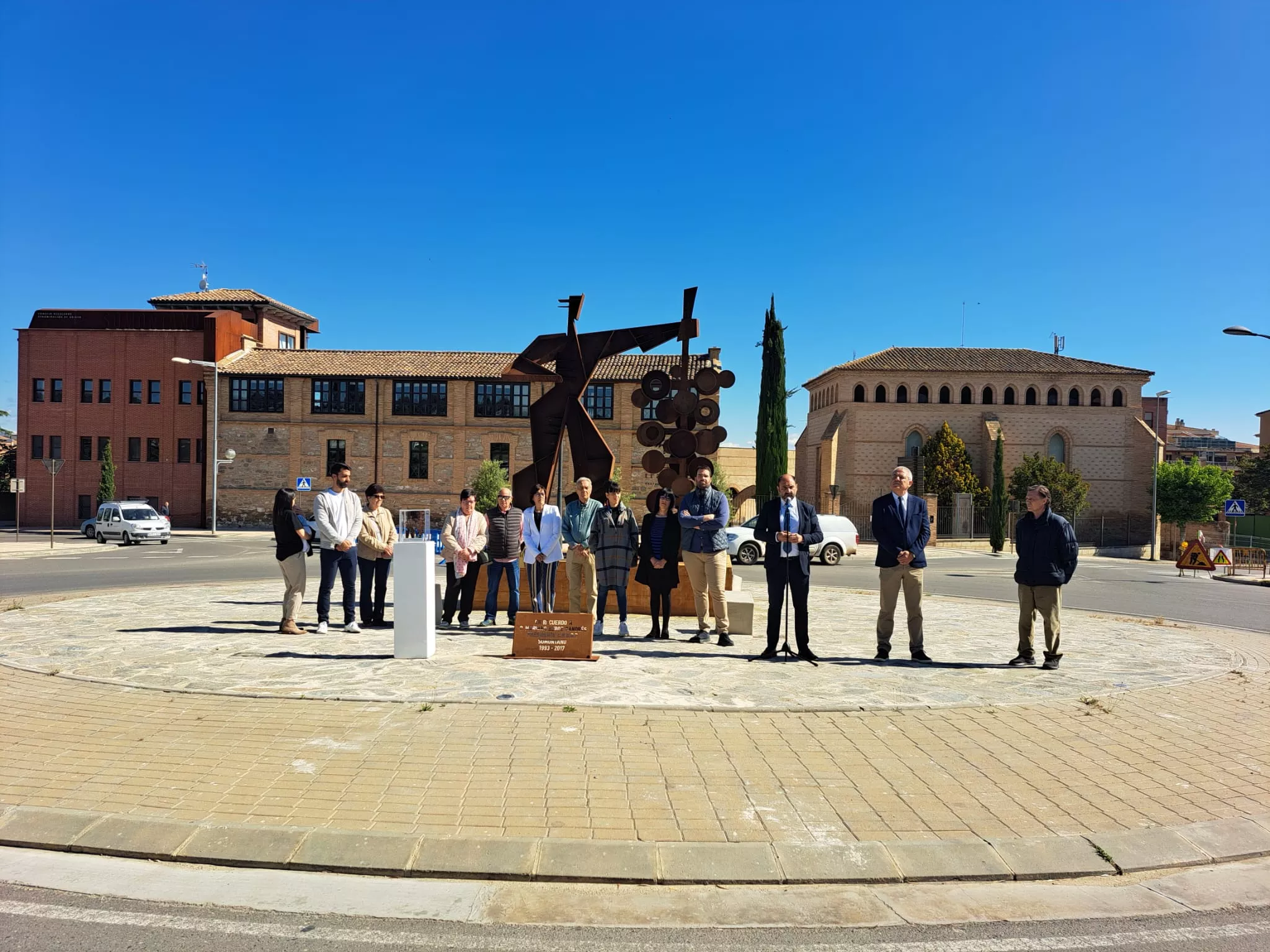 Inauguración de la estatua Hombre Racimo en Barbastro