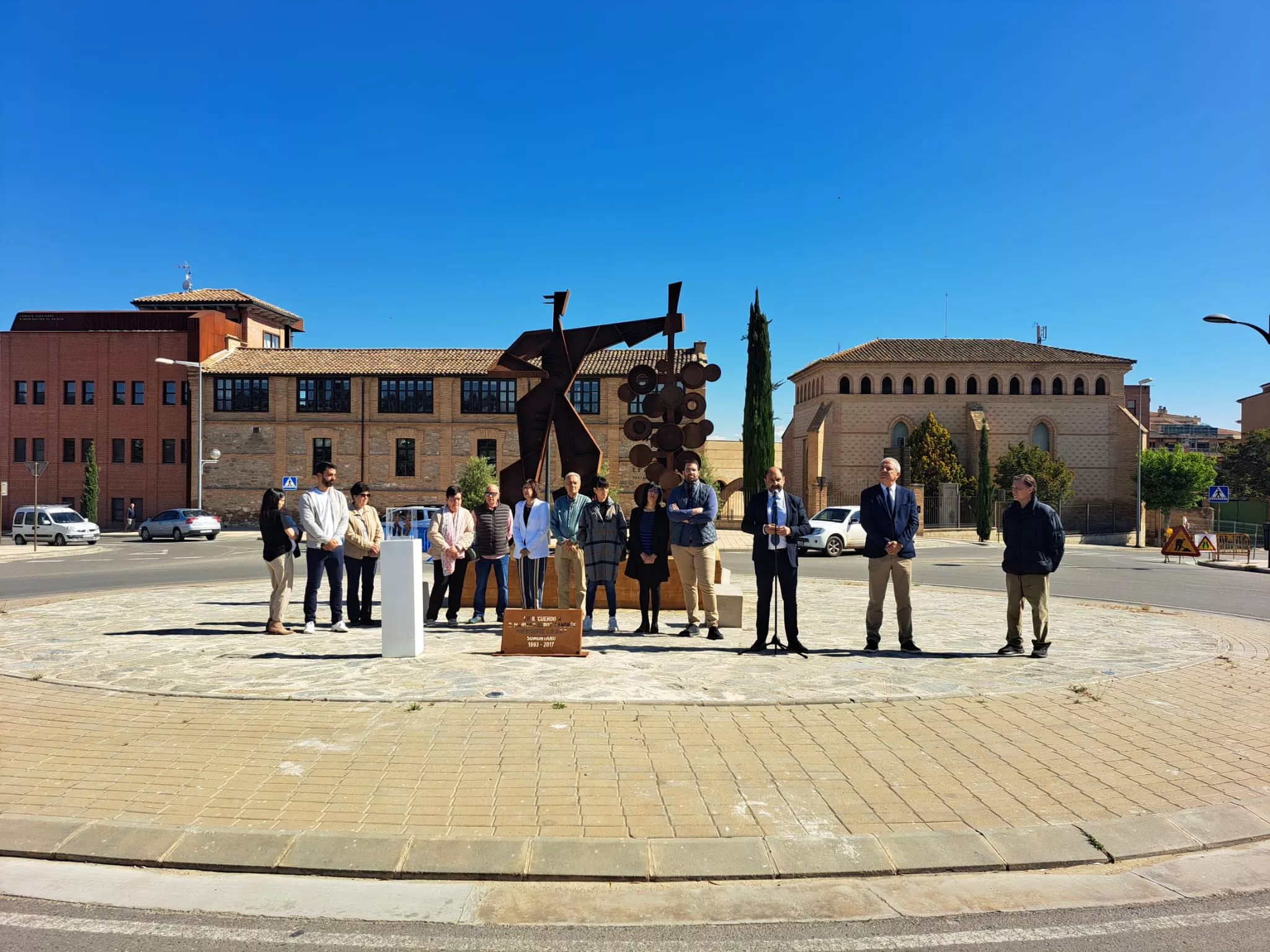 Inauguración de la estatua Hombre Racimo en Barbastro