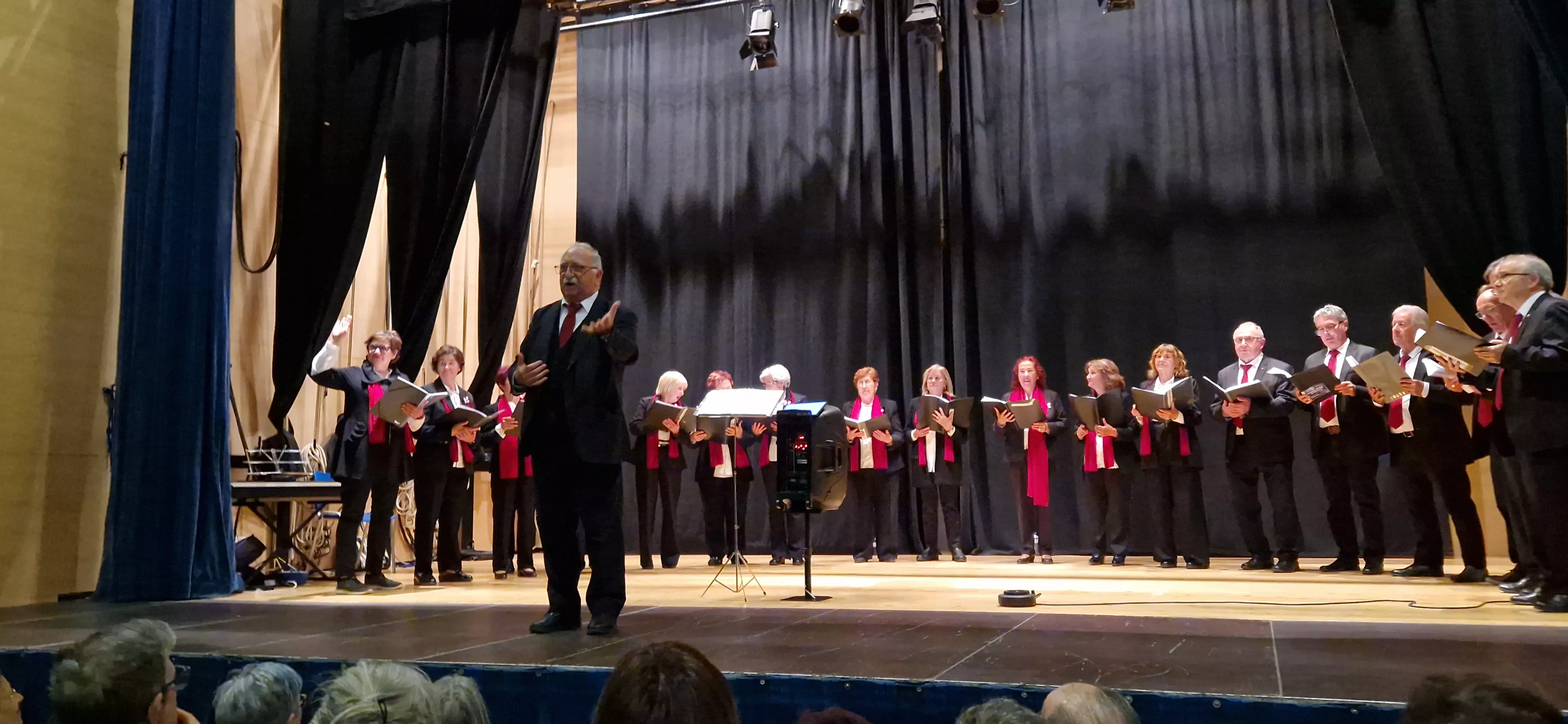 Andrés Sánche. Coral Osca Melódica en Barriofest 2025. Foto Myriam Martínez