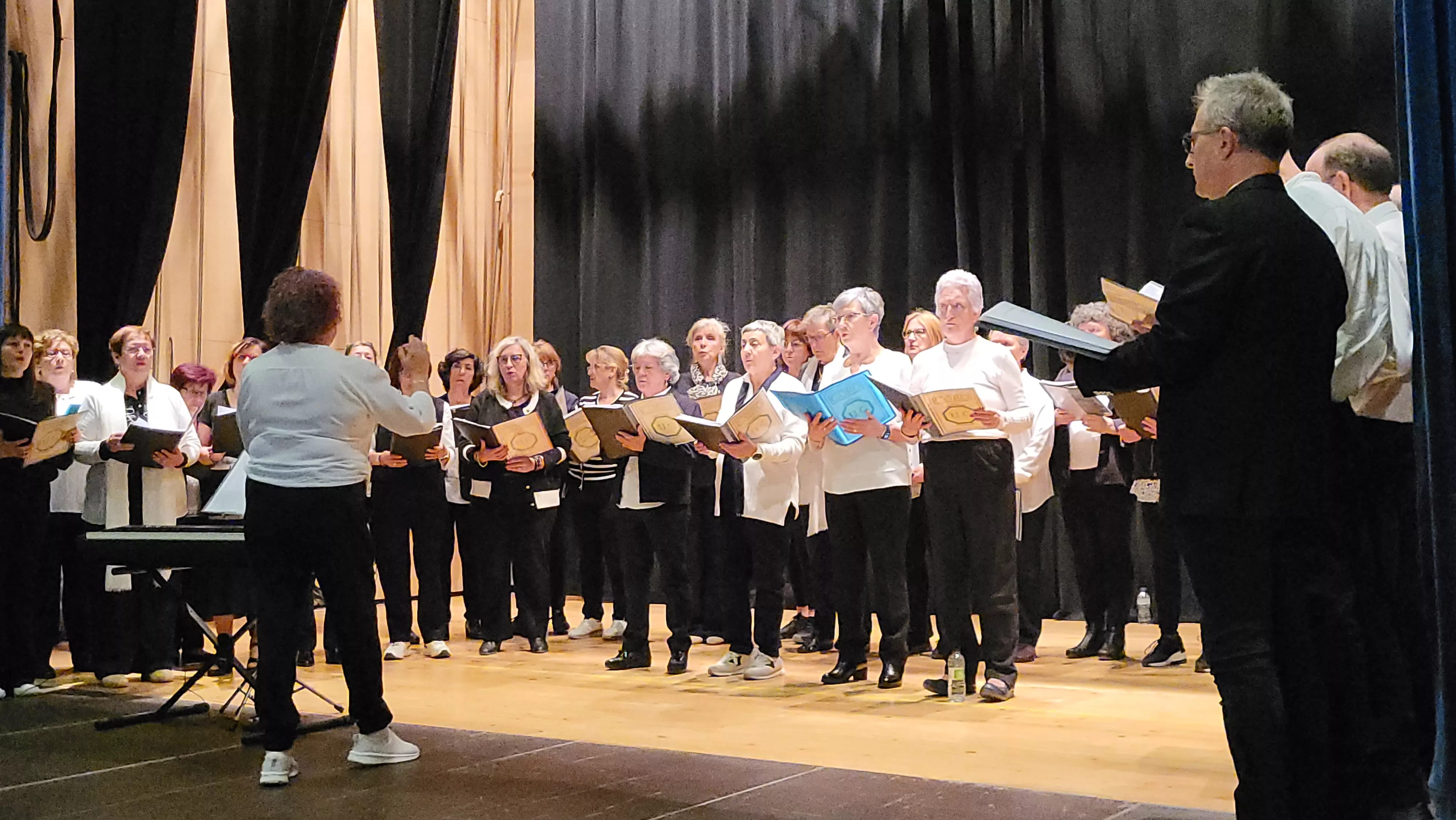 Encuentro coral de Barriofest 2025. Foto Mercedes Manterola