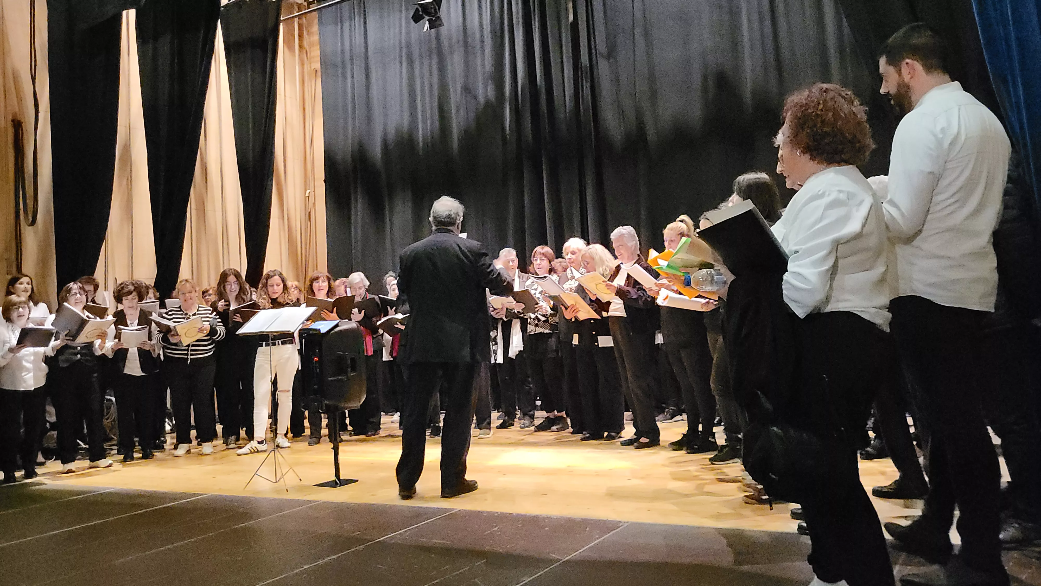 Encuentro coral de Barriofest 2025. Foto Mercedes Manterola