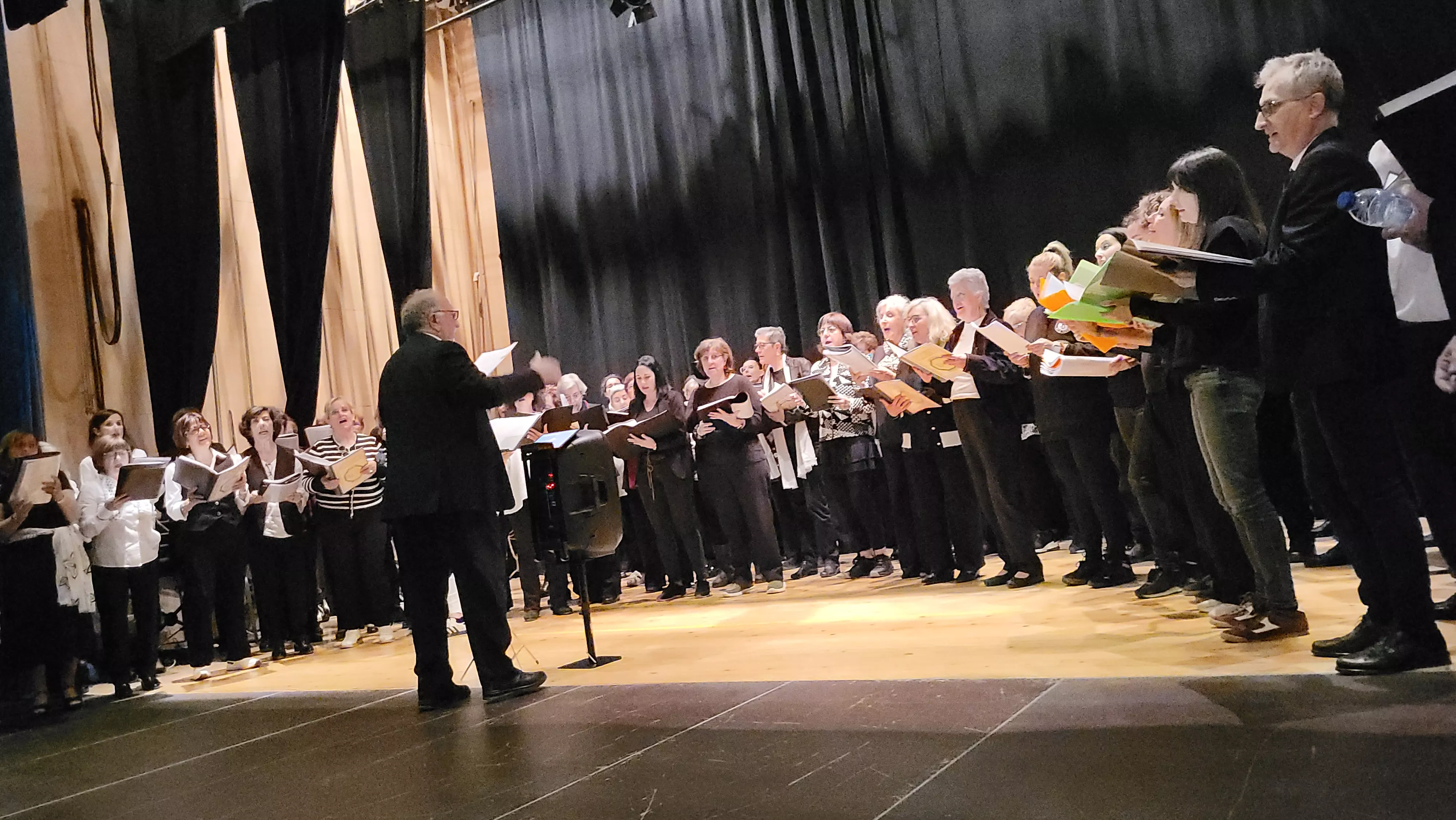 Encuentro coral de Barriofest 2025. Foto Mercedes Manterola