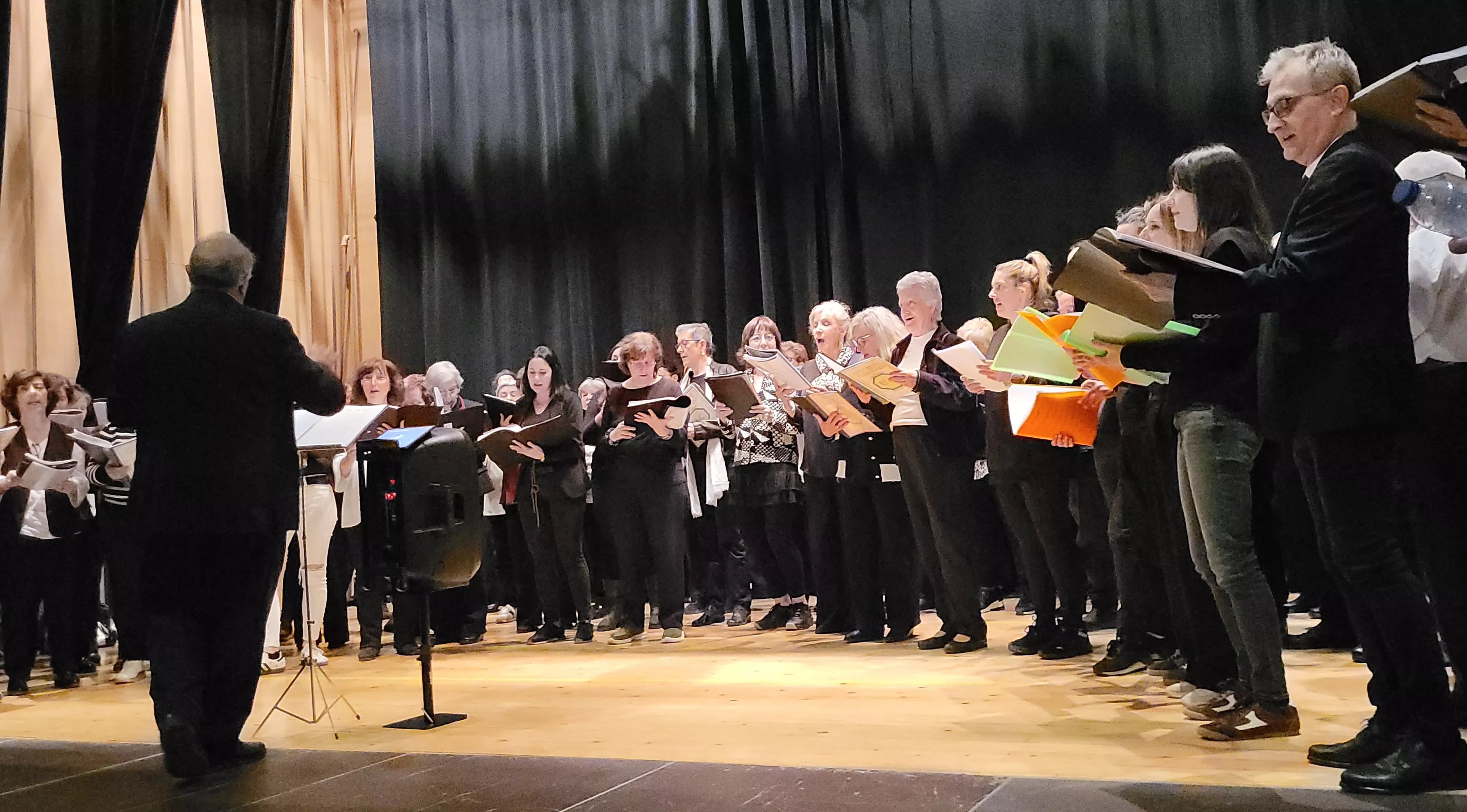 Encuentro coral de Barriofest 2025. Foto Mercedes Manterola