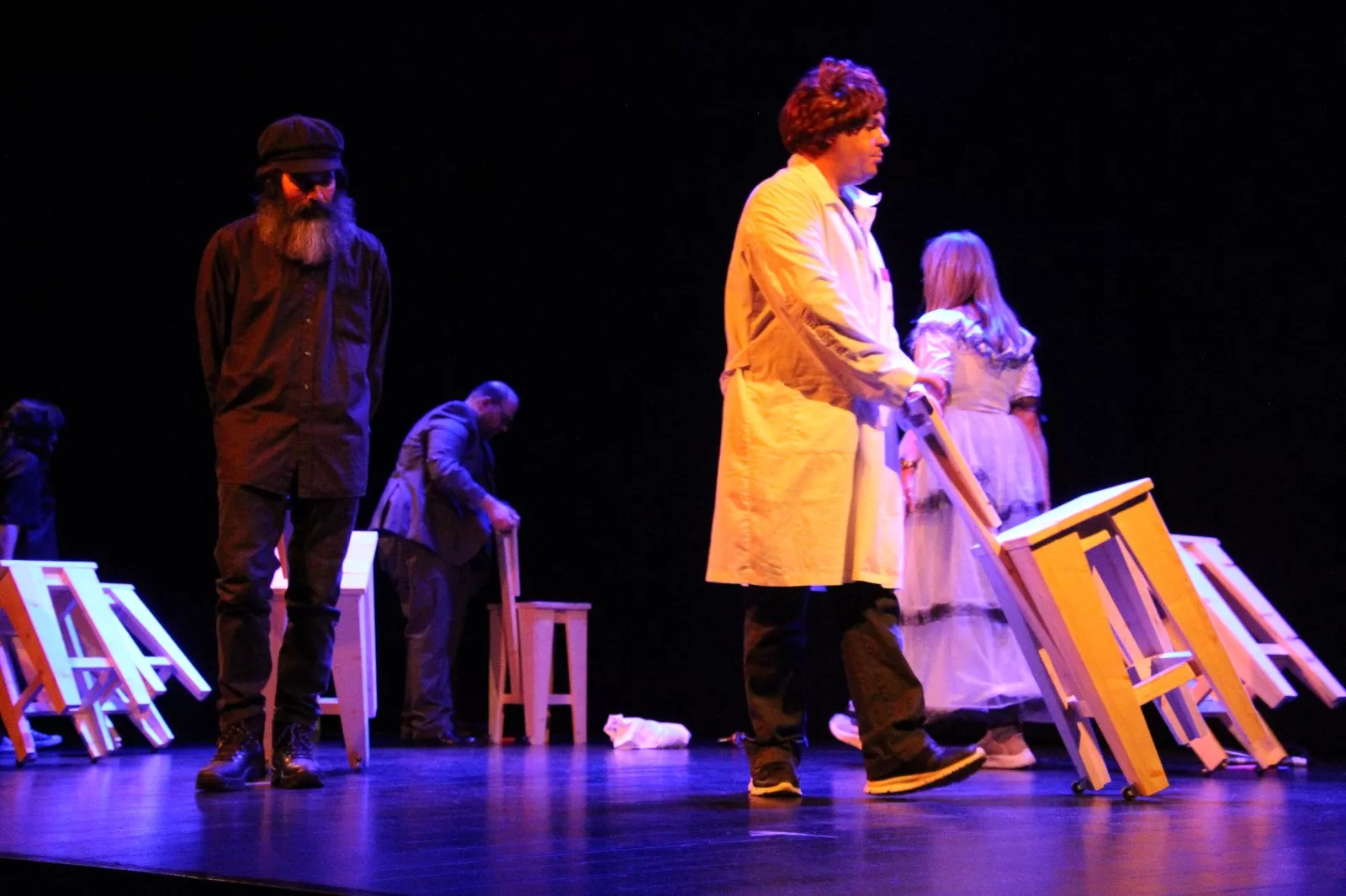 "Fragmentos de una ilusión" del grupo Entre Sombras de Arcadia. Foto Carlos Neofato