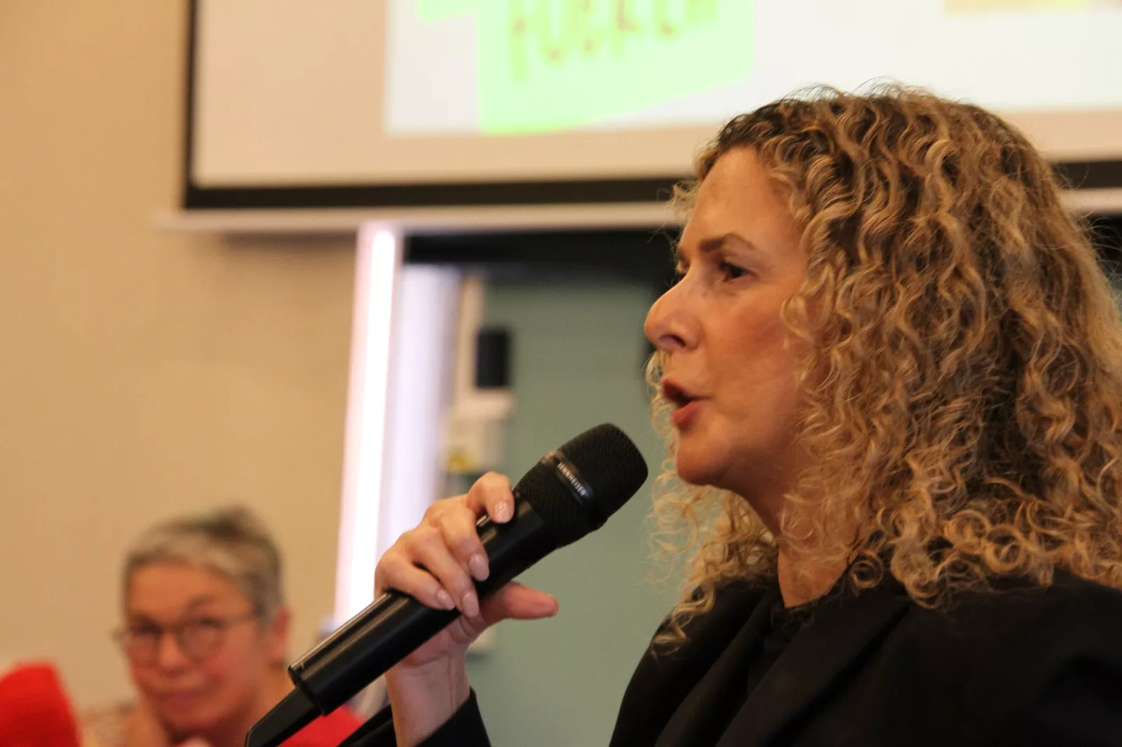 Presentación del libro "Caminar con artritis" de  Isabel Pérez y Lucía Colom. Foto Carlos Neofato