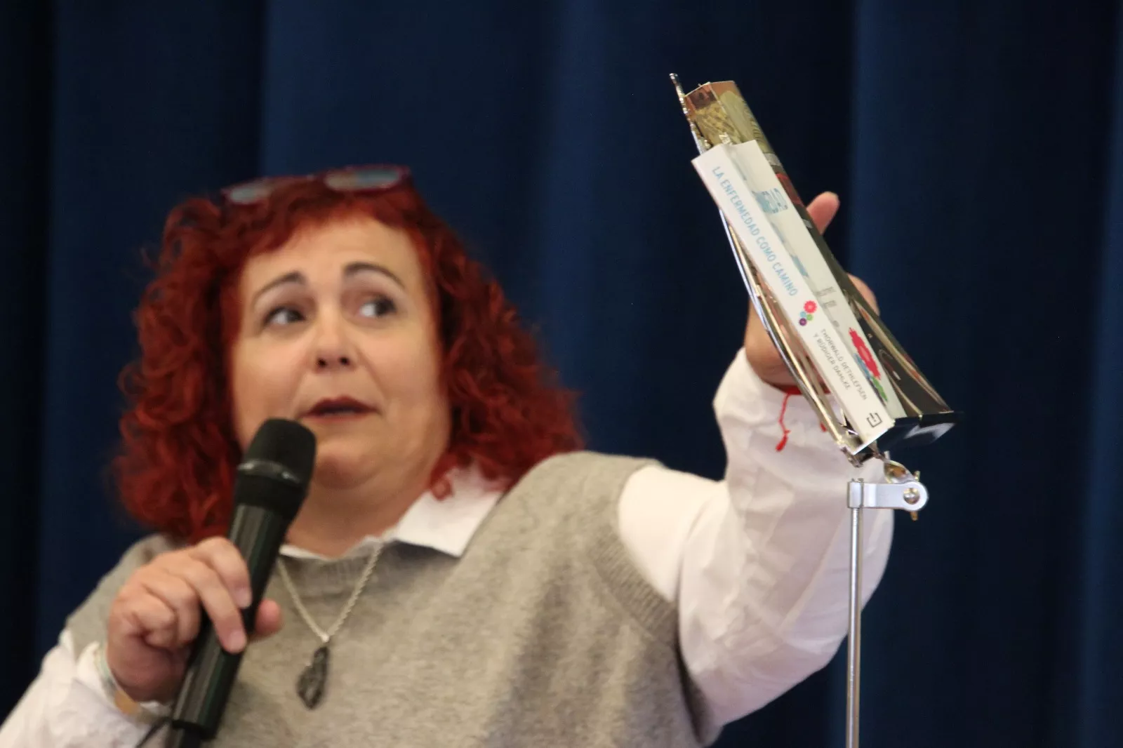 Presentación del libro "Caminar con artritis" de  Isabel Pérez y Lucía Colom. Foto Carlos Neofato