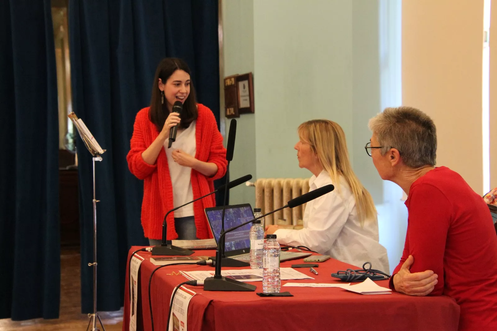 Presentación del libro "Caminar con artritis" de  Isabel Pérez y Lucía Colom. Foto Carlos Neofato