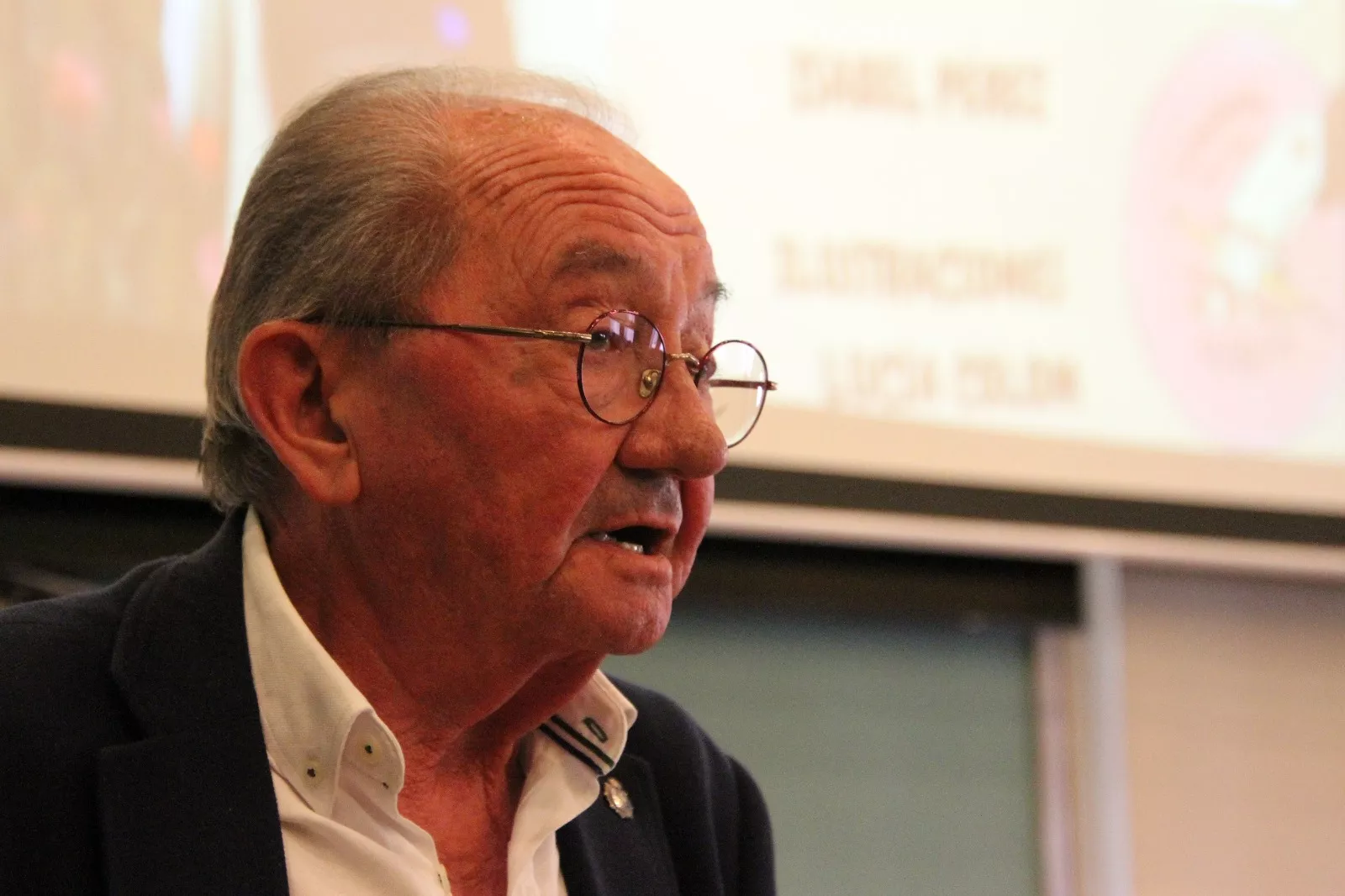 Fernando Oliván. Presentación del libro "Caminar con artritis" de  Isabel Pérez y Lucía Colom. Foto Carlos Neofato