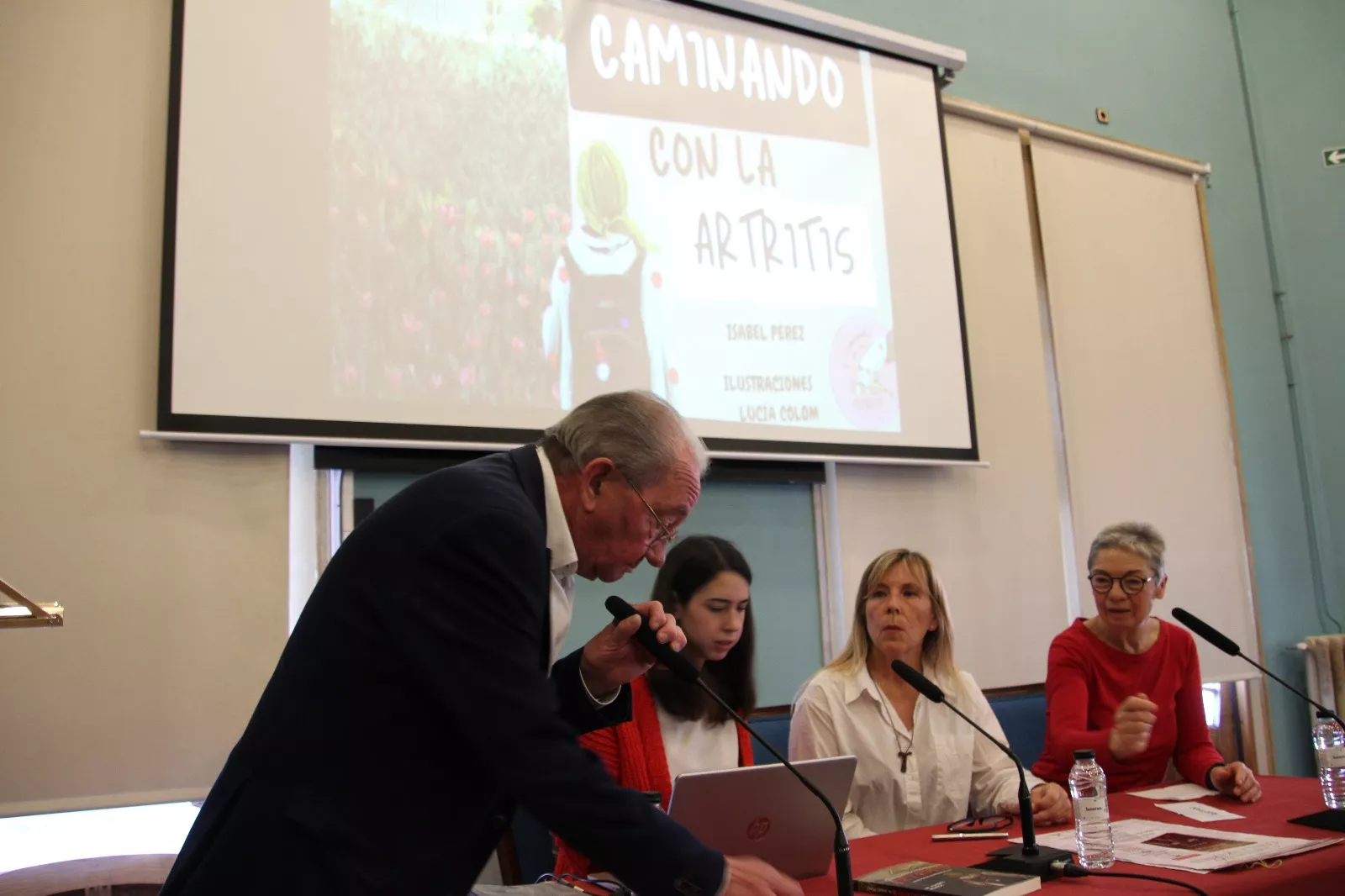 Presentación del libro "Caminar con artritis" de  Isabel Pérez y Lucía Colom. Foto Carlos Neofato