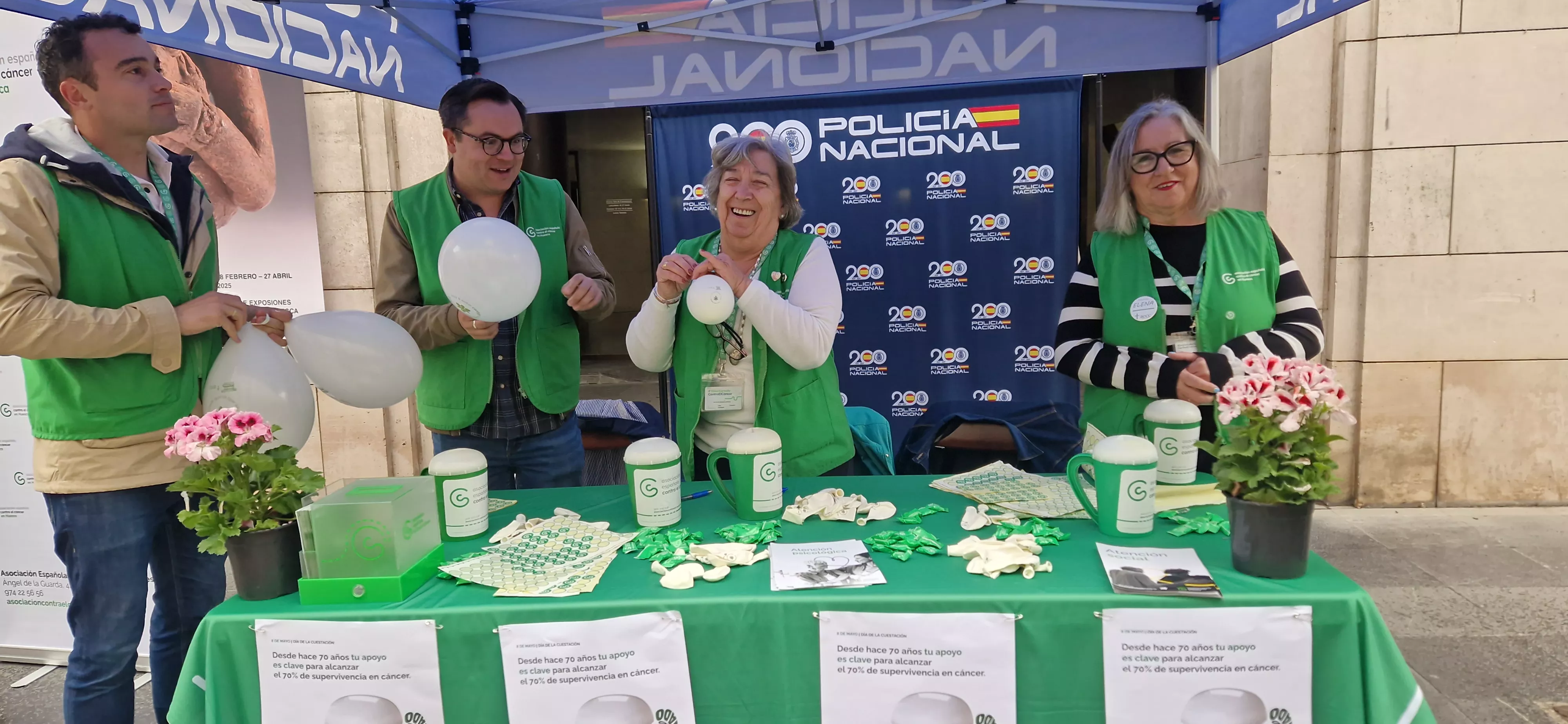 Cuestación de la Asociación Contra el Cáncer en Huesca. Foto Myriam Martínez