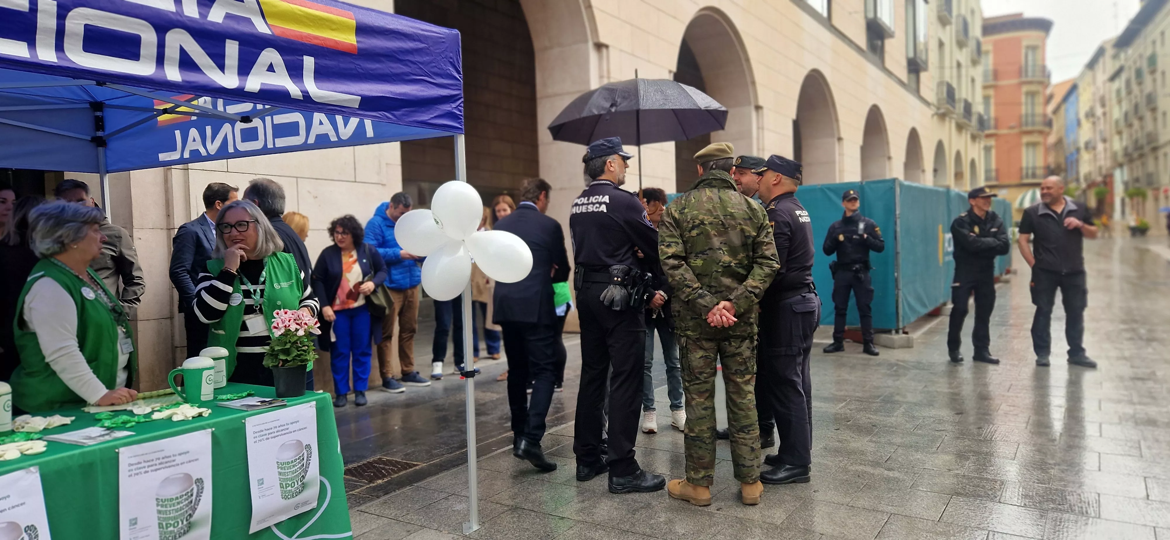 Cuestación de la Asociación Contra el Cáncer en Huesca. Foto Myriam Martínez