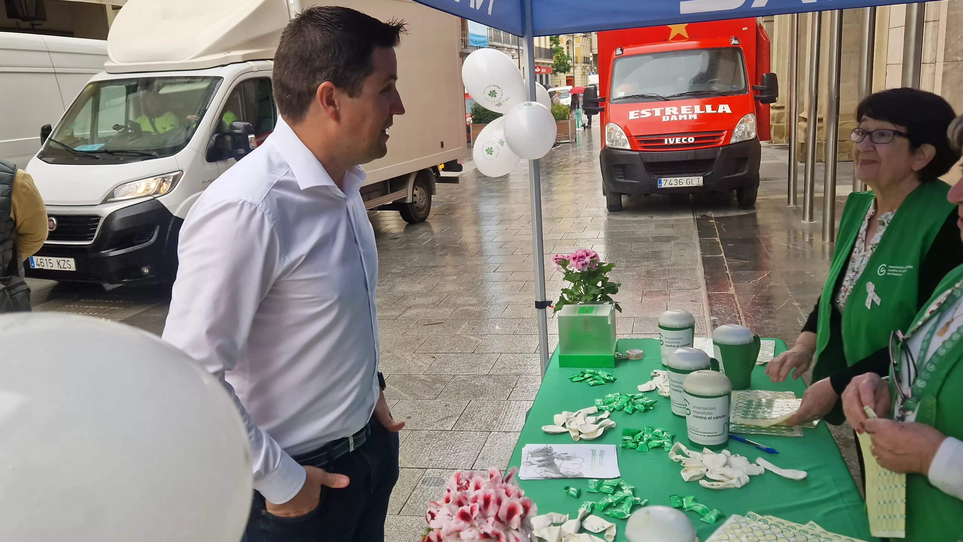 Antonio Biescas. Cuestación de la Asociación Contra el Cáncer en Huesca. Foto Myriam Martínez