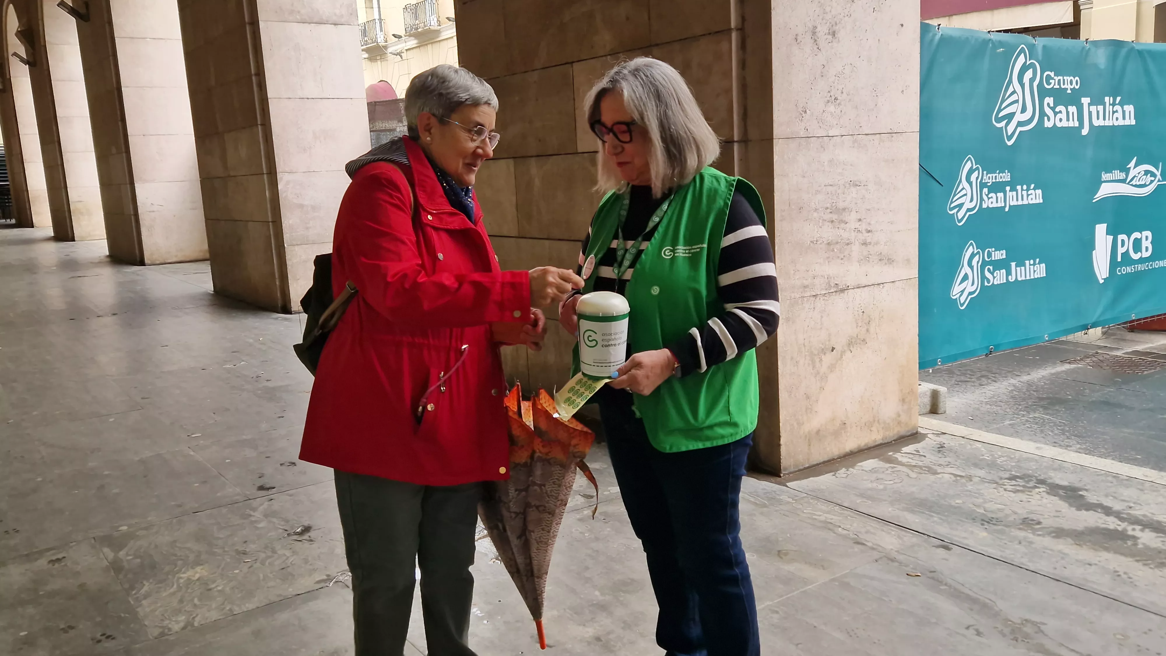 Cuestación de la Asociación Contra el Cáncer en Huesca. Foto Myriam Martínez