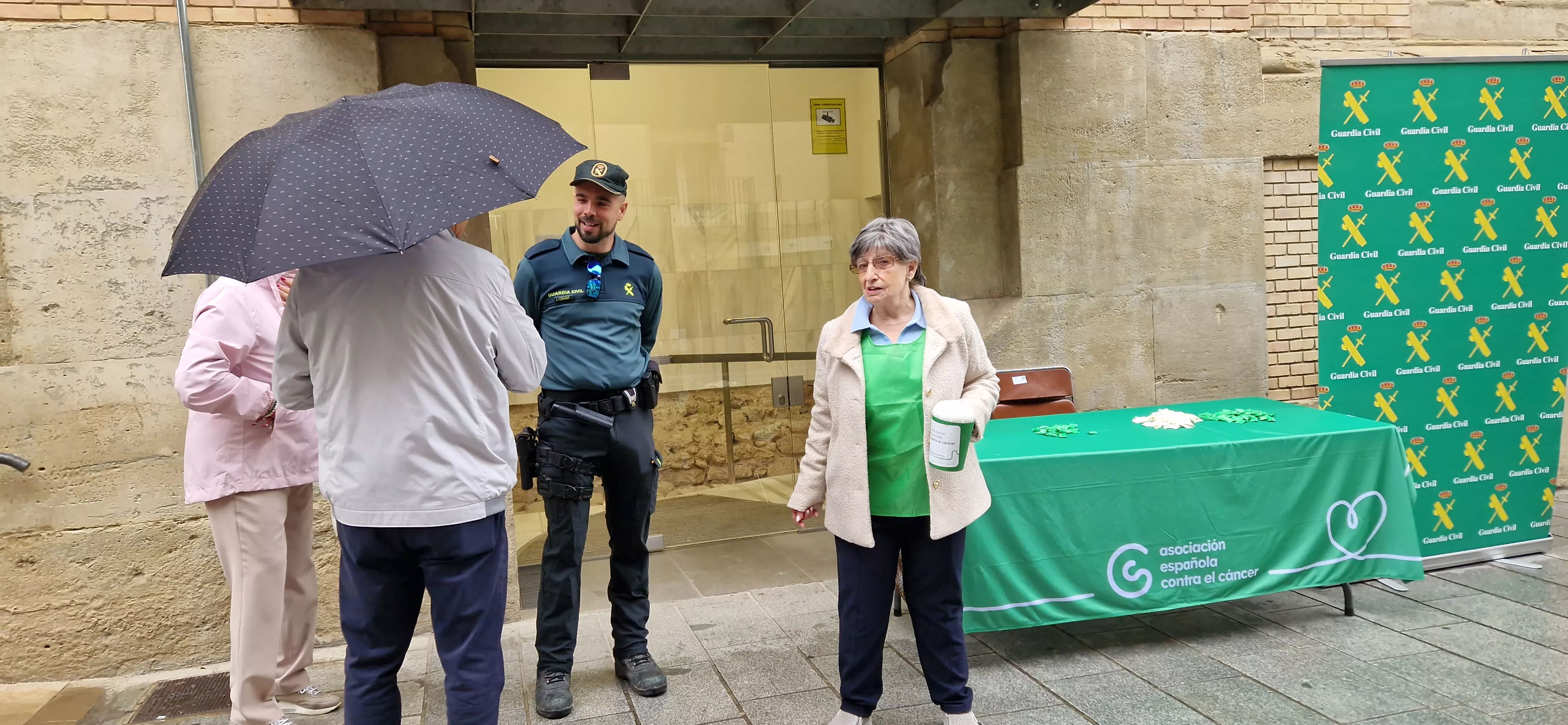 Cuestación de la Asociación Contra el Cáncer en Huesca. Foto Myriam Martínez