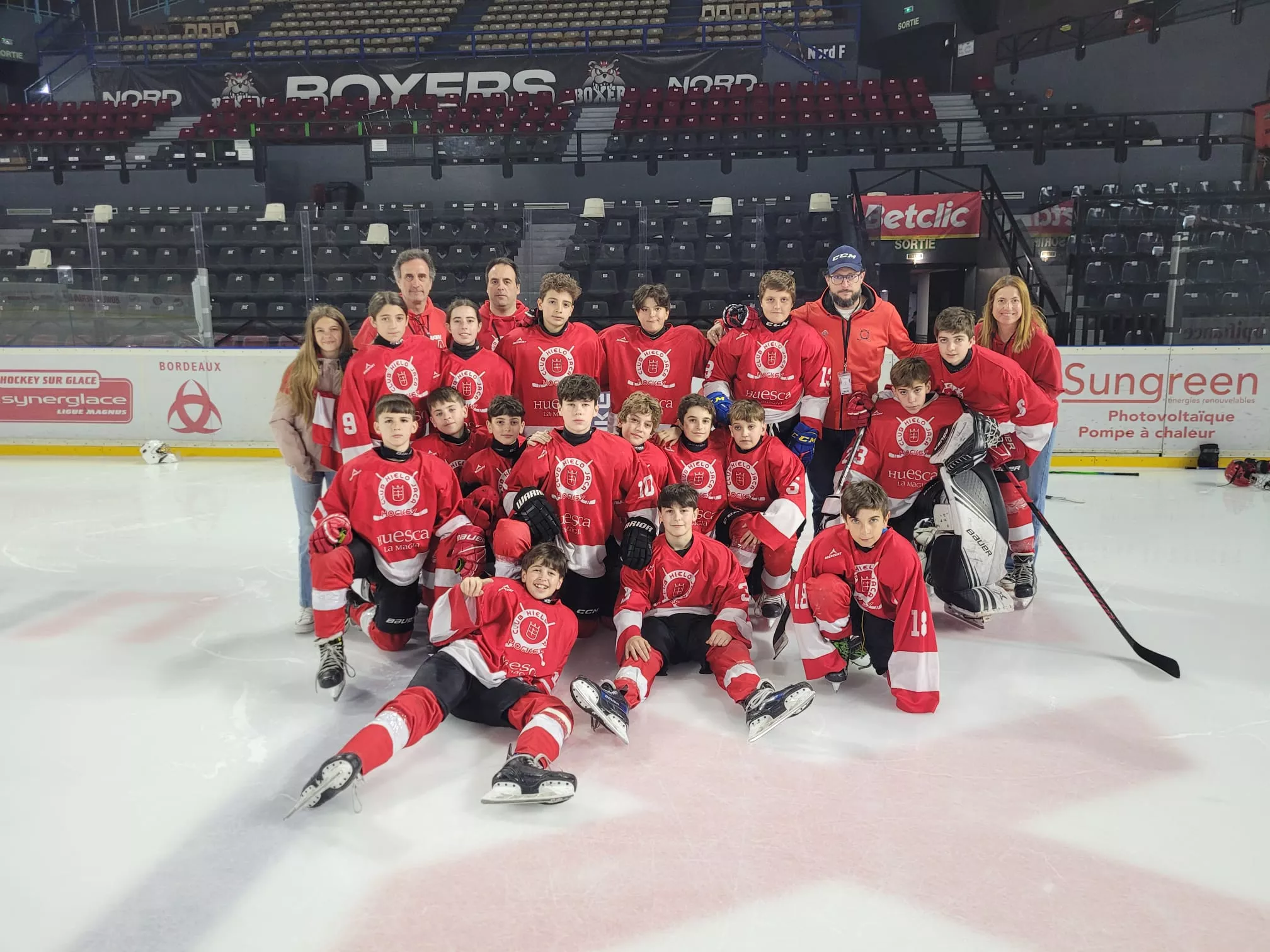 Los U13 del Club Hielo Jaca en Burdeos. Foto: CHJ