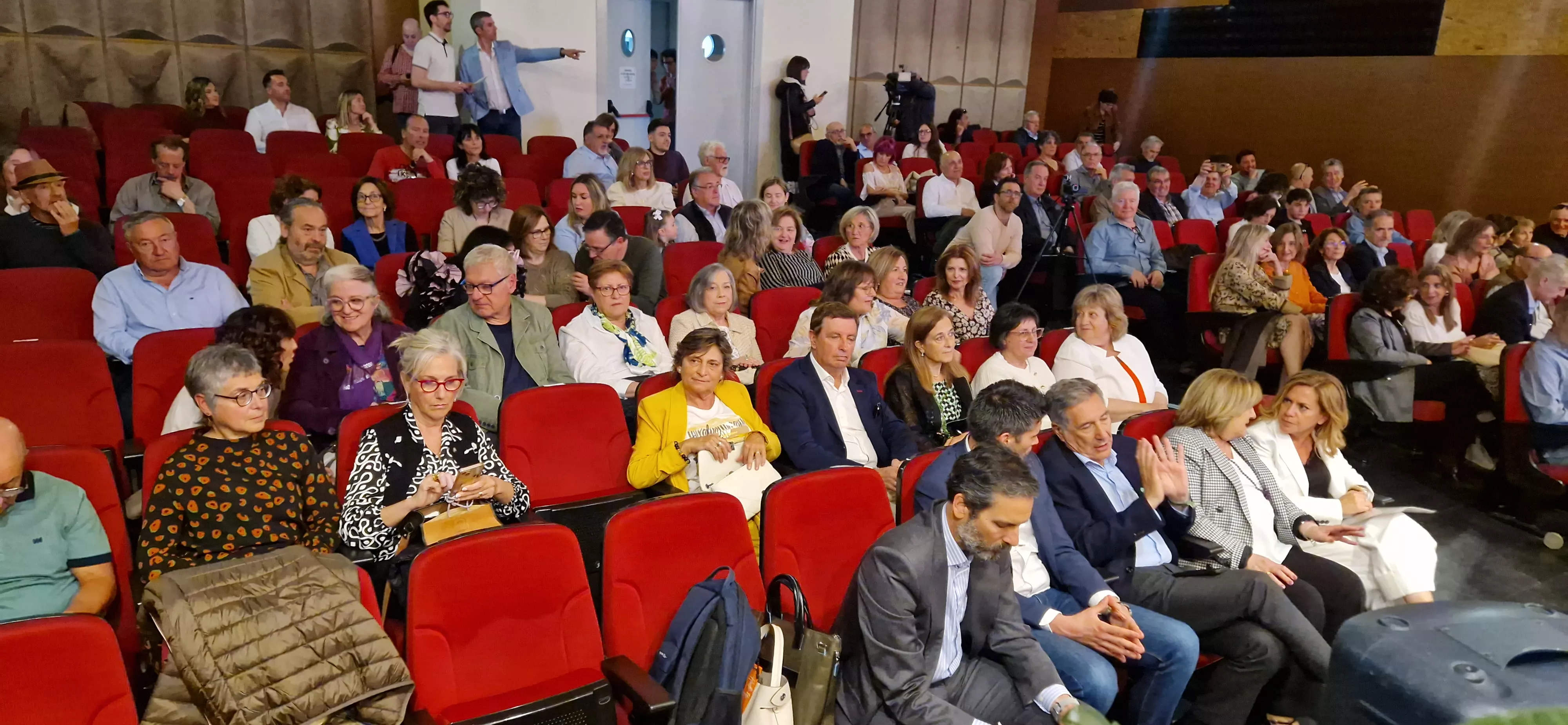 Homenaje a 81 maestros jubilados de la provincia de Huesca. Foto Myriam Martínez