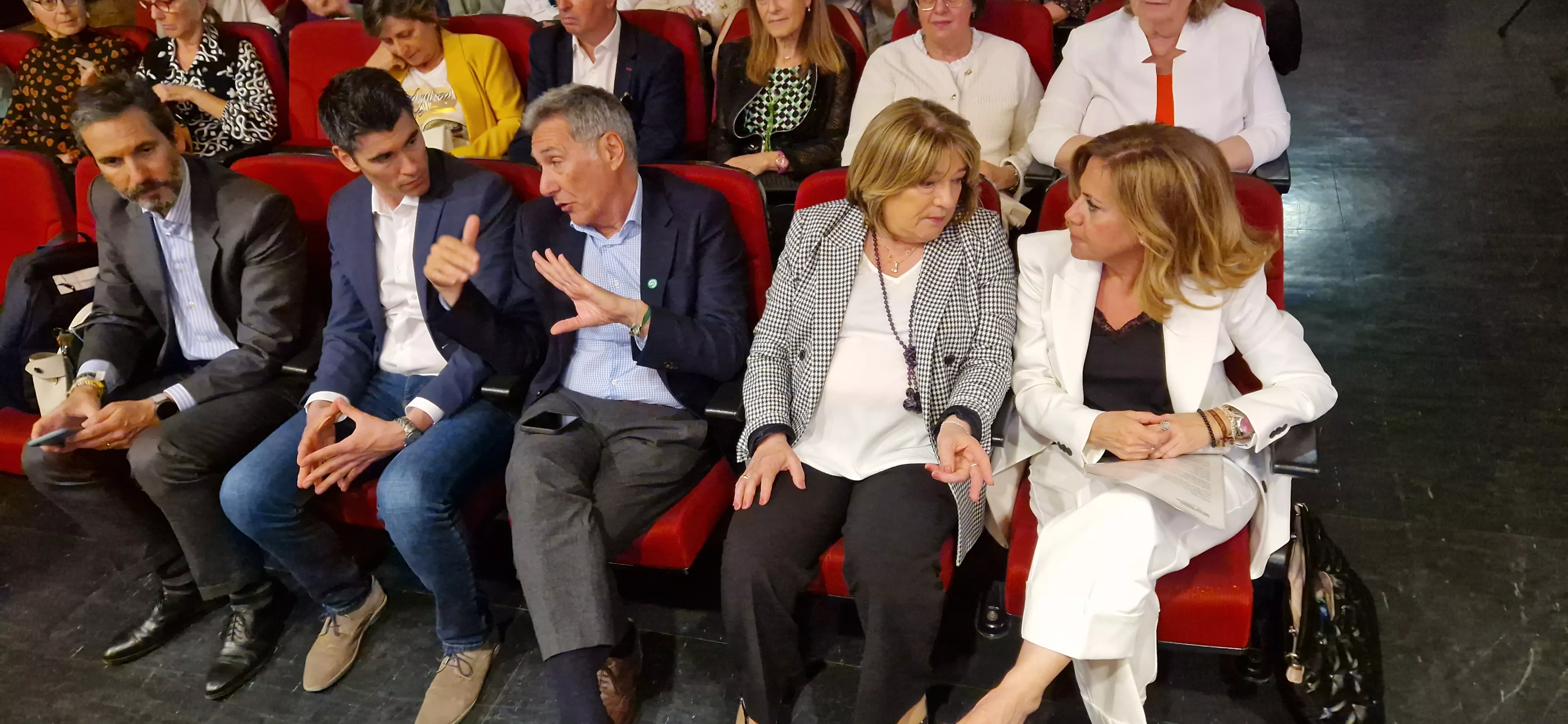 Homenaje a 81 maestros jubilados de la provincia de Huesca. Foto Myriam Martínez