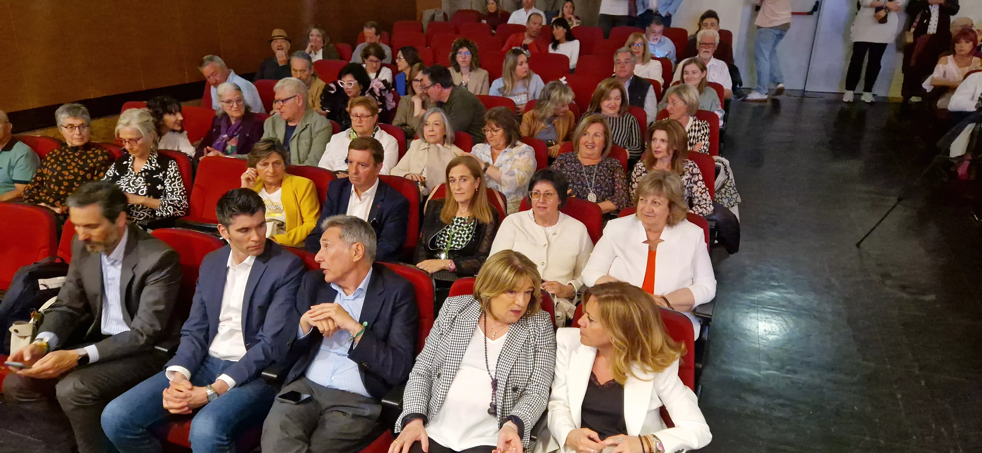 Homenaje a 81 maestros jubilados de la provincia de Huesca. Foto Myriam Martínez