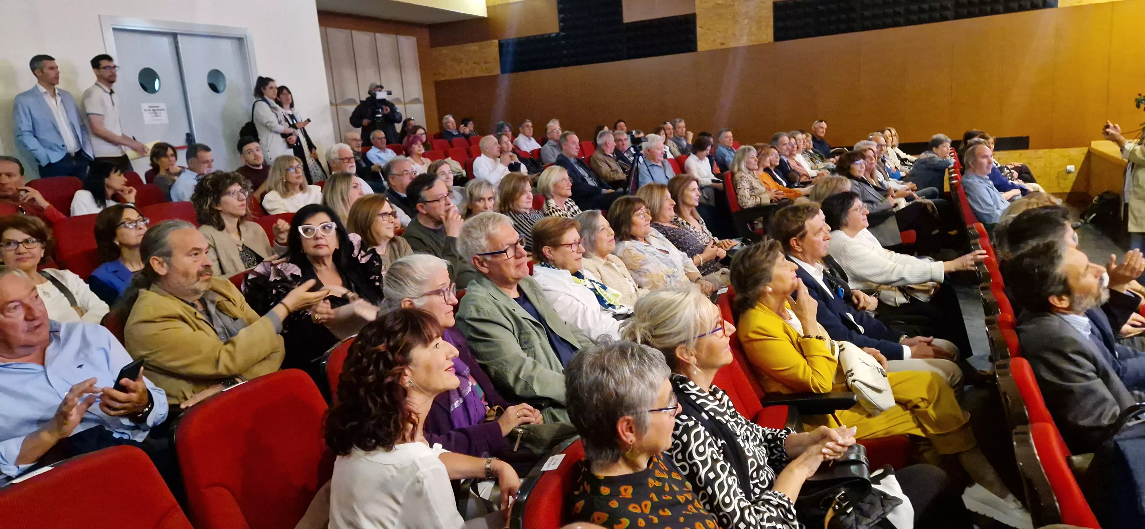 Homenaje a 81 maestros jubilados de la provincia de Huesca. Foto Myriam Martínez