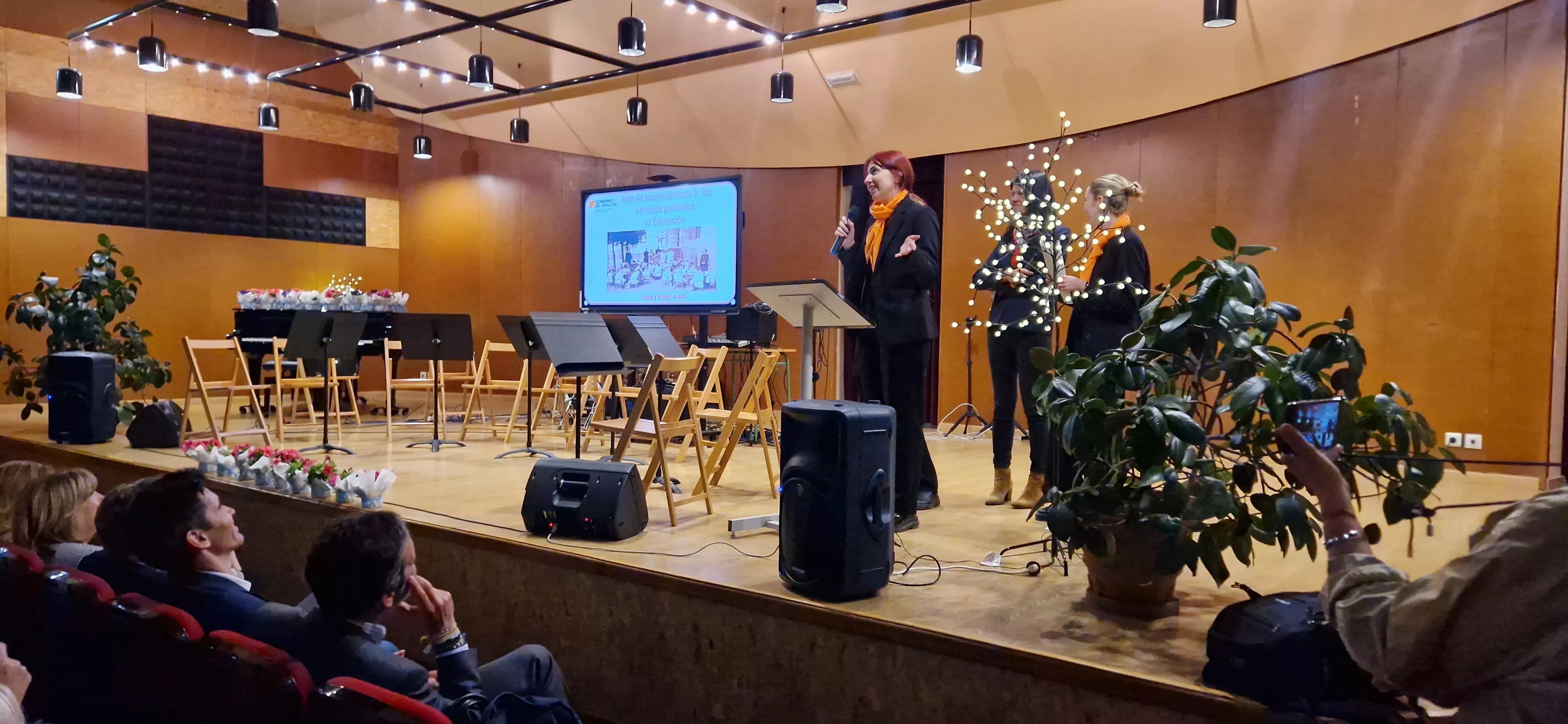 Homenaje a 81 maestros jubilados de la provincia de Huesca. Foto Myriam Martínez