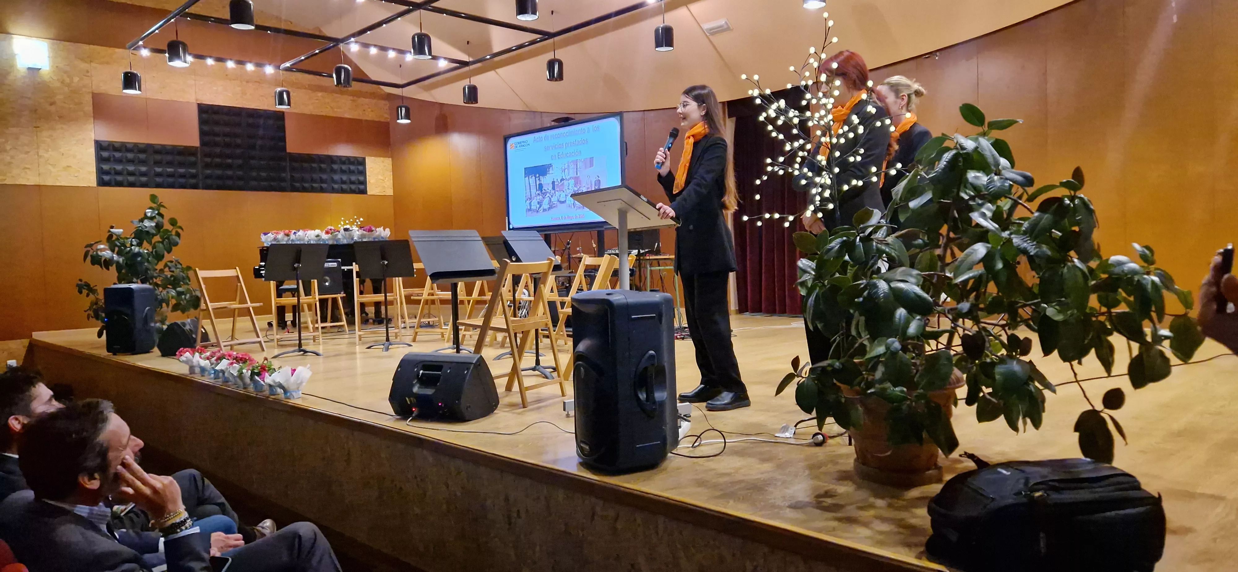 Homenaje a 81 maestros jubilados de la provincia de Huesca. Foto Myriam Martínez