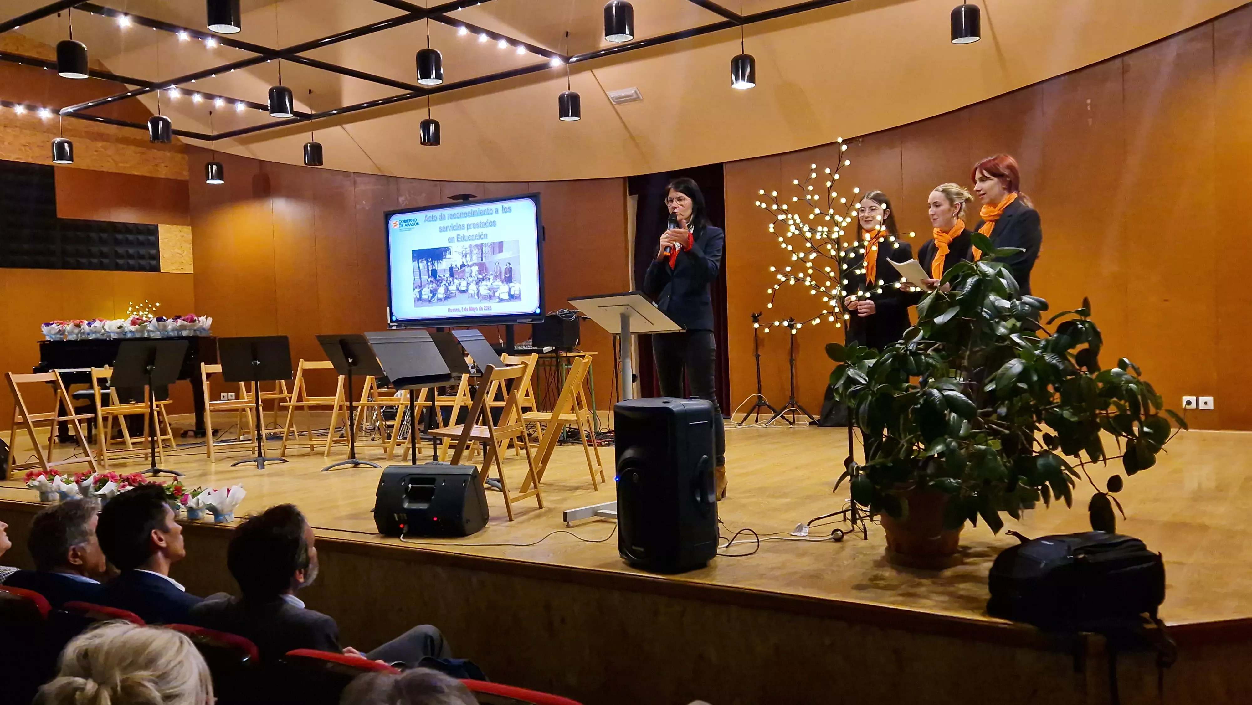 Homenaje a 81 maestros jubilados de la provincia de Huesca. Foto Myriam Martínez