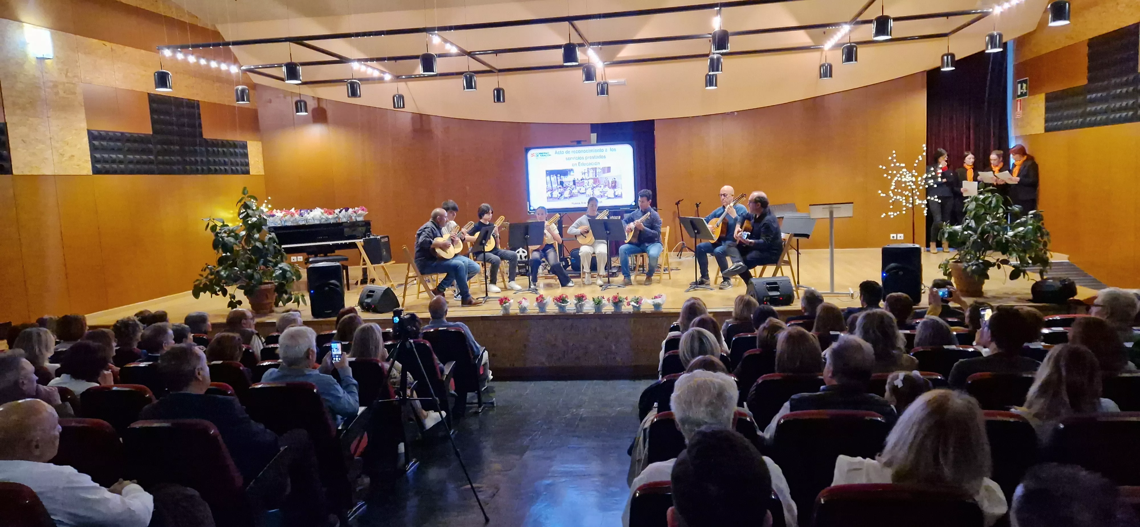 Homenaje a 81 maestros jubilados de la provincia de Huesca. Foto Myriam Martínez
