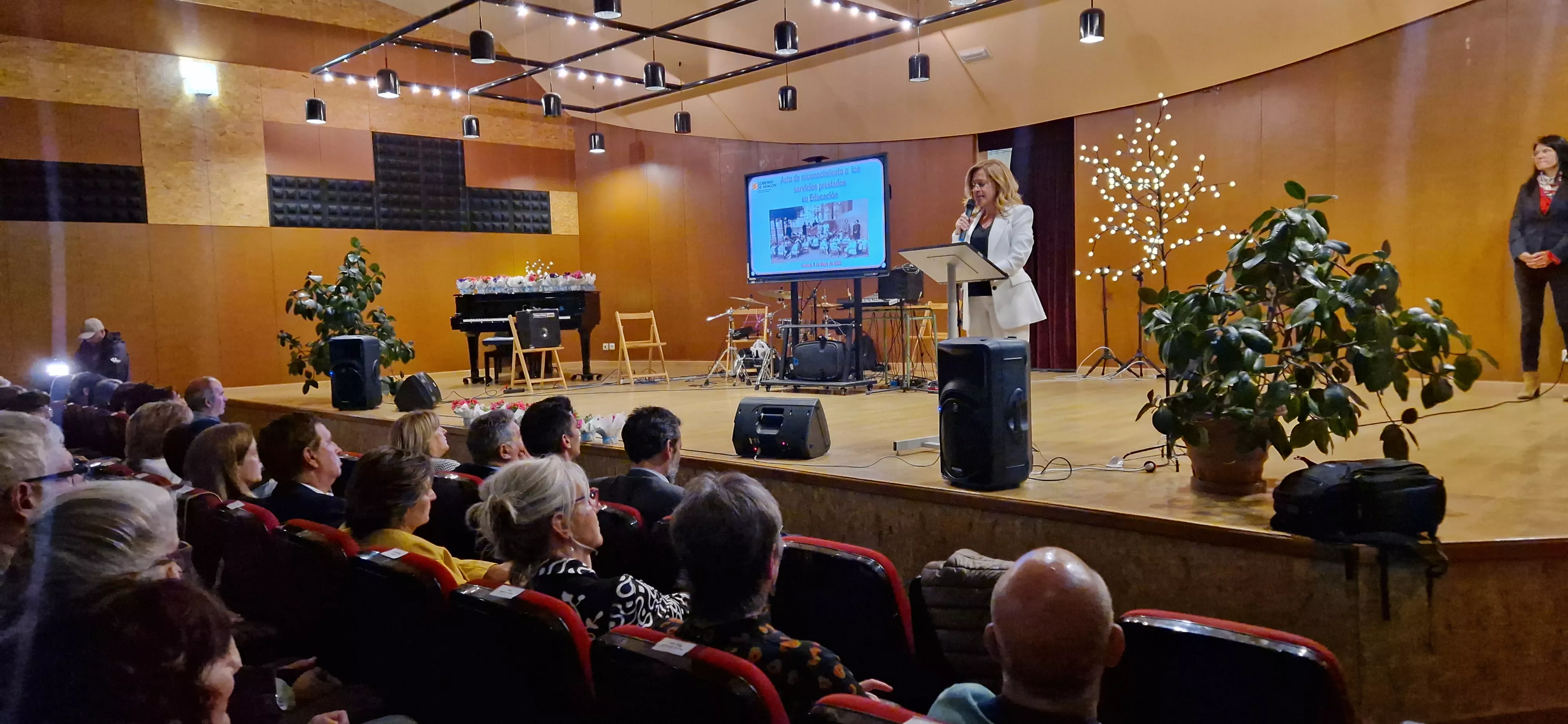 Homenaje a 81 maestros jubilados de la provincia de Huesca. Foto Myriam Martínez
