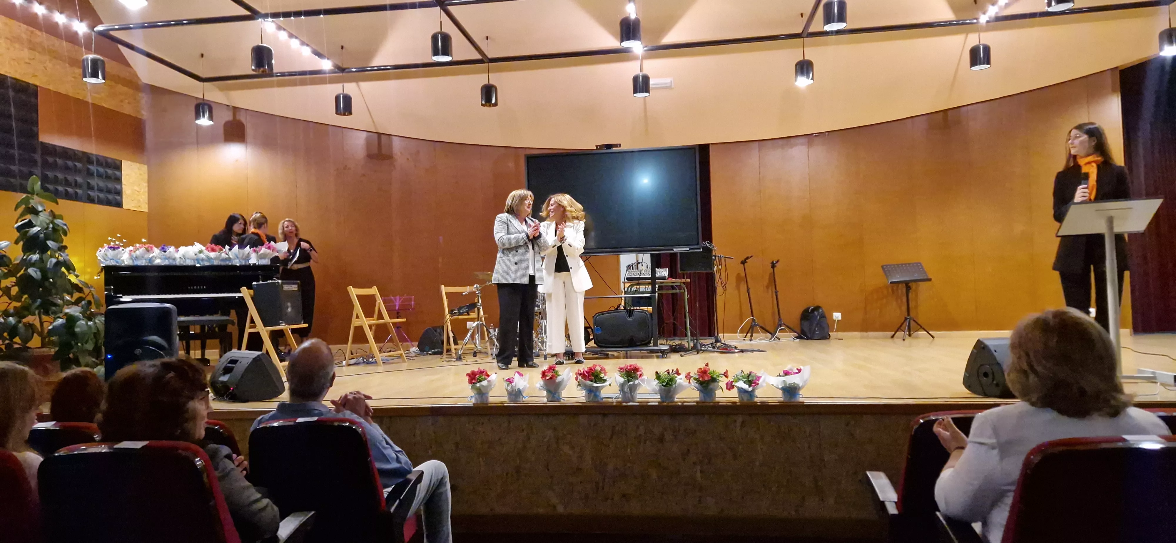 Homenaje a 81 maestros jubilados de la provincia de Huesca. Foto Myriam Martínez