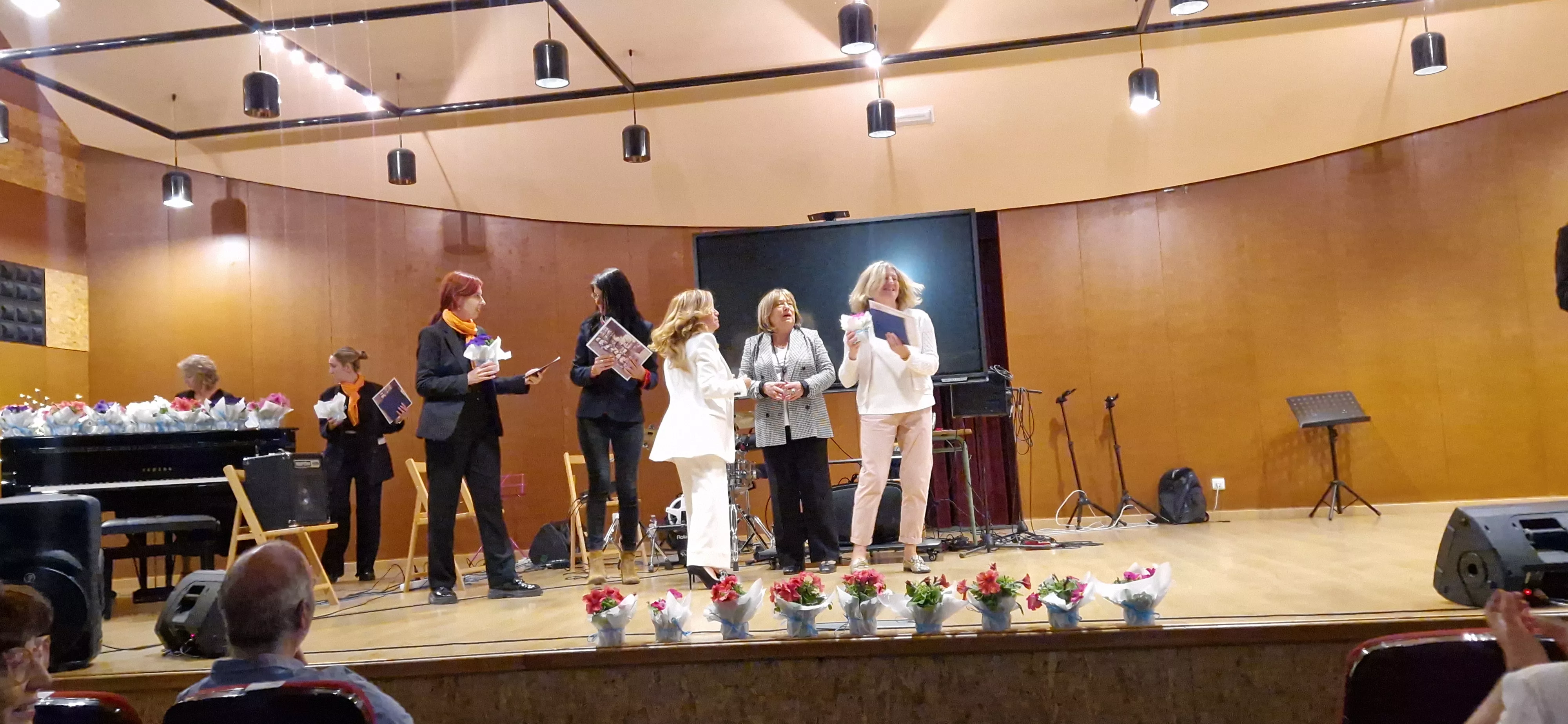 Homenaje a 81 maestros jubilados de la provincia de Huesca. Foto Myriam Martínez